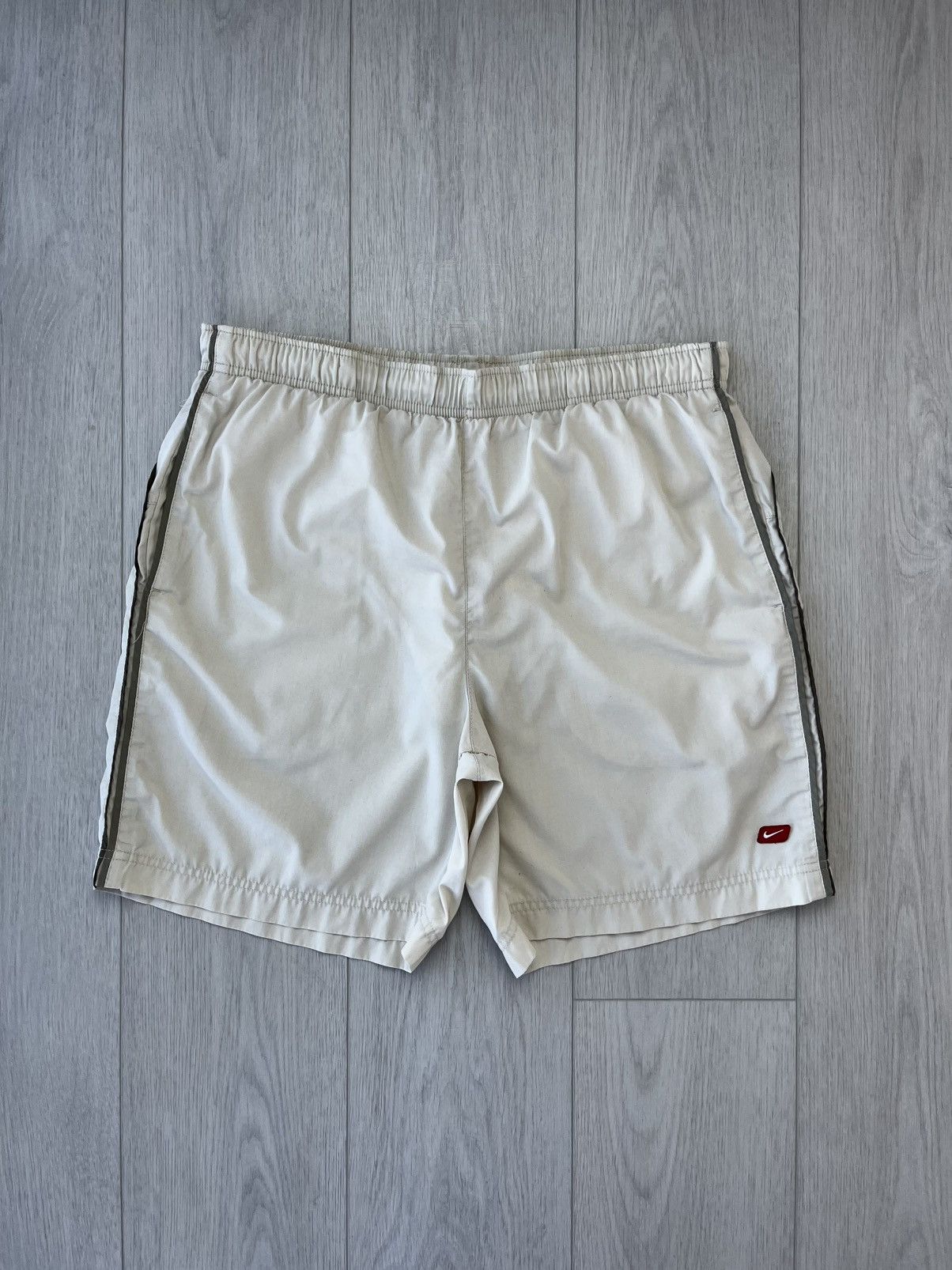 Nike Vintage Nike Shorts Swoosh Logo Y2K 90s Hype Drill Sportwear Size US 32 / EU 48 - 1 Thumbnail