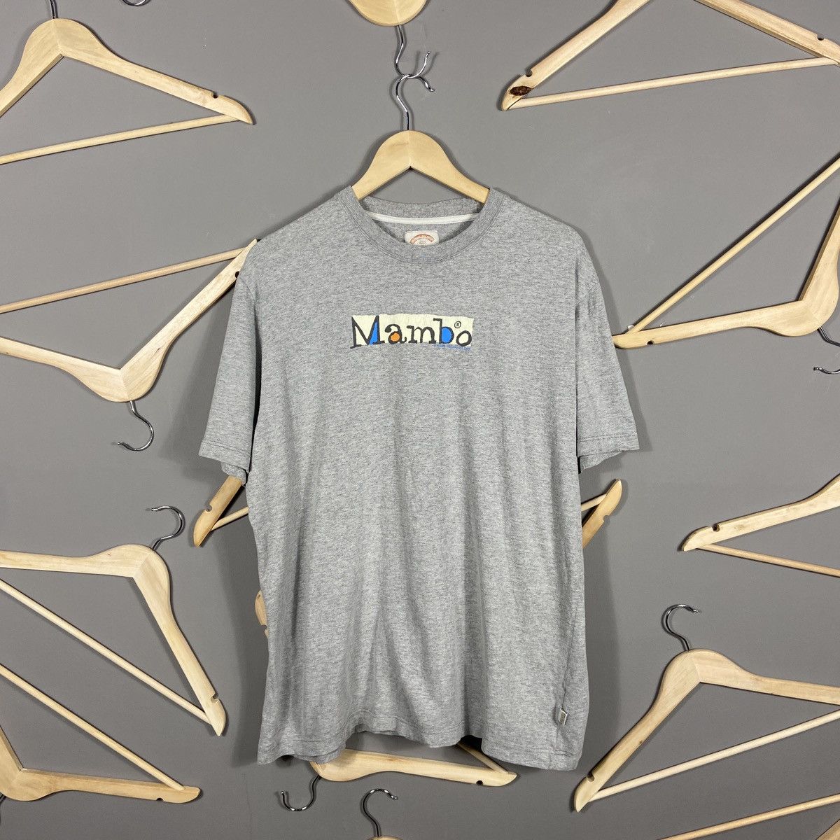 Vintage Vintage 2001 Mambo Australia Chic Magnet T-shirt Size US L / EU 52-54 / 3 - 2 Thumbnail