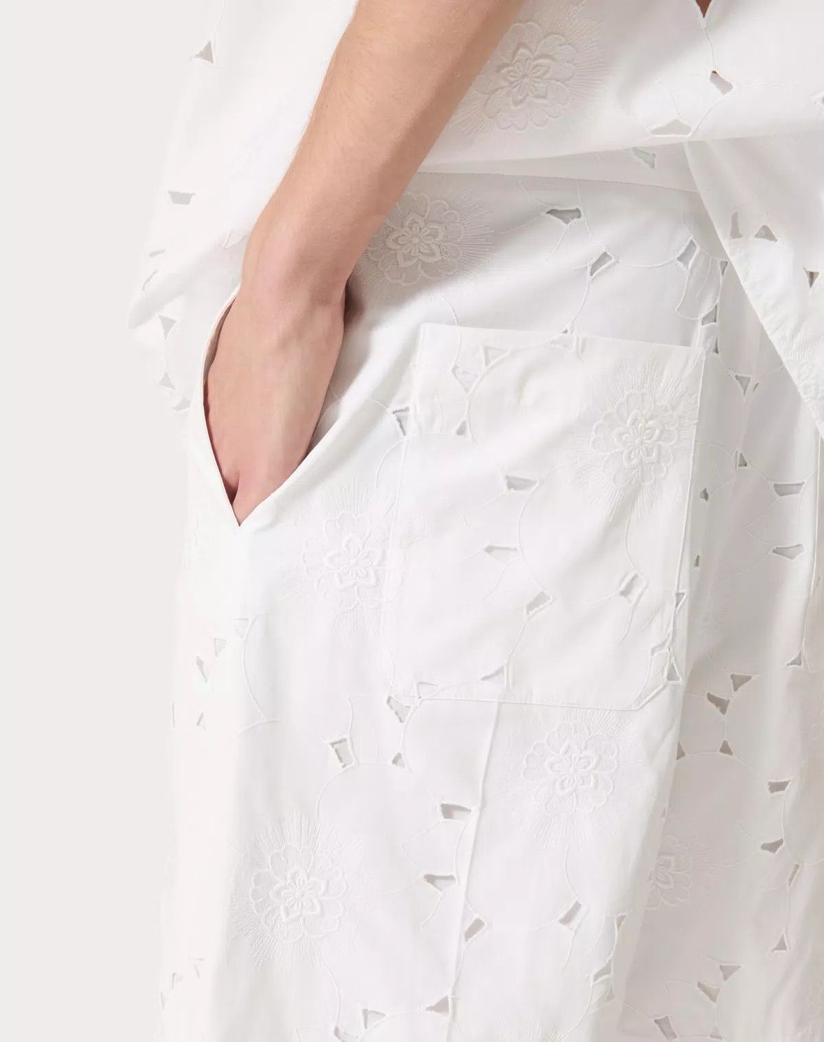 Valentino oc11z0725 San Gallo Cotton Bermuda Shorts in White Size US 30 / EU 46 - 7 Thumbnail