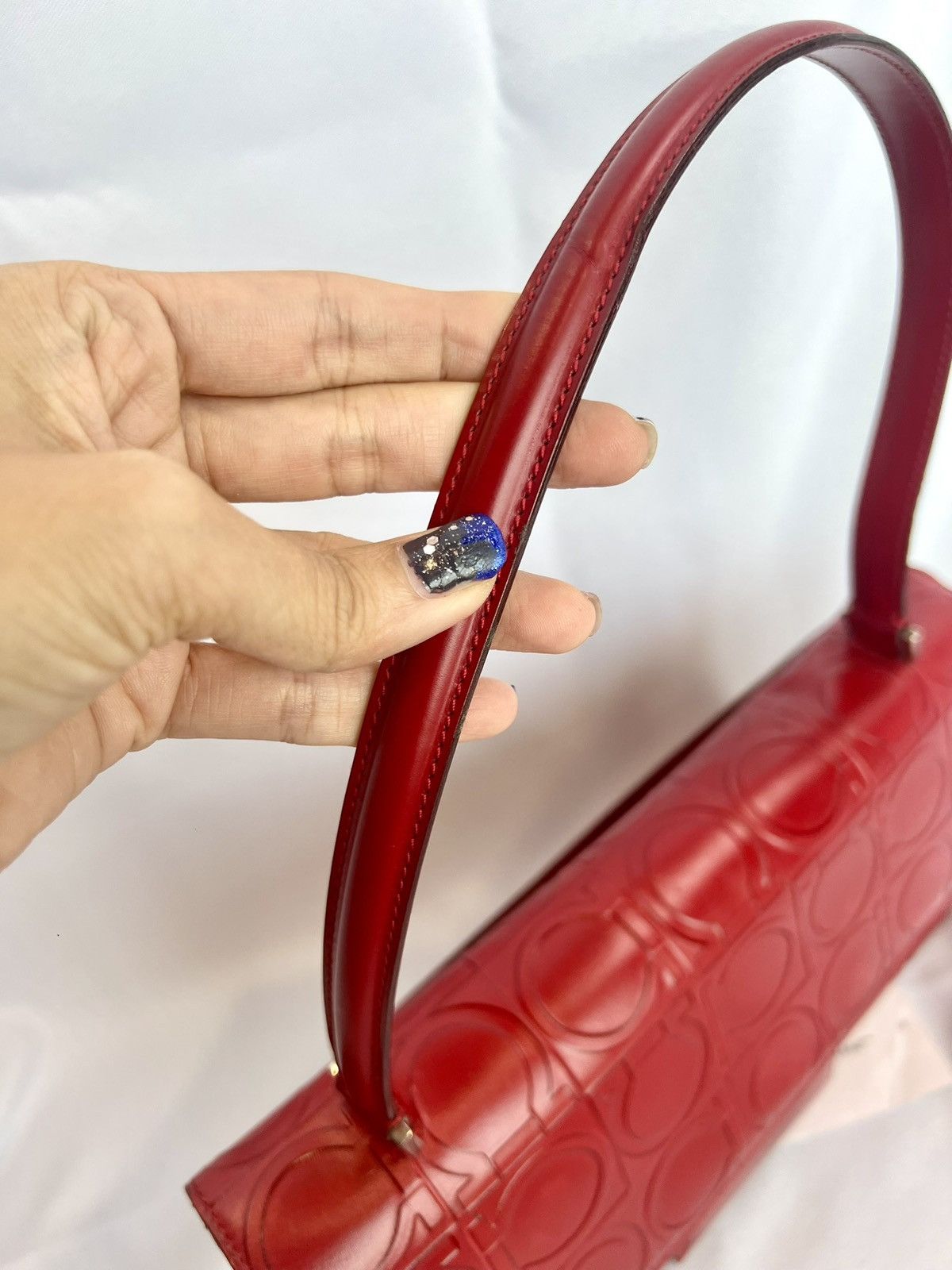Salvatore Ferragamo Ferragamo Red Gancini Embossed Leather Shoulder Bag Size ONE SIZE - 8 Thumbnail