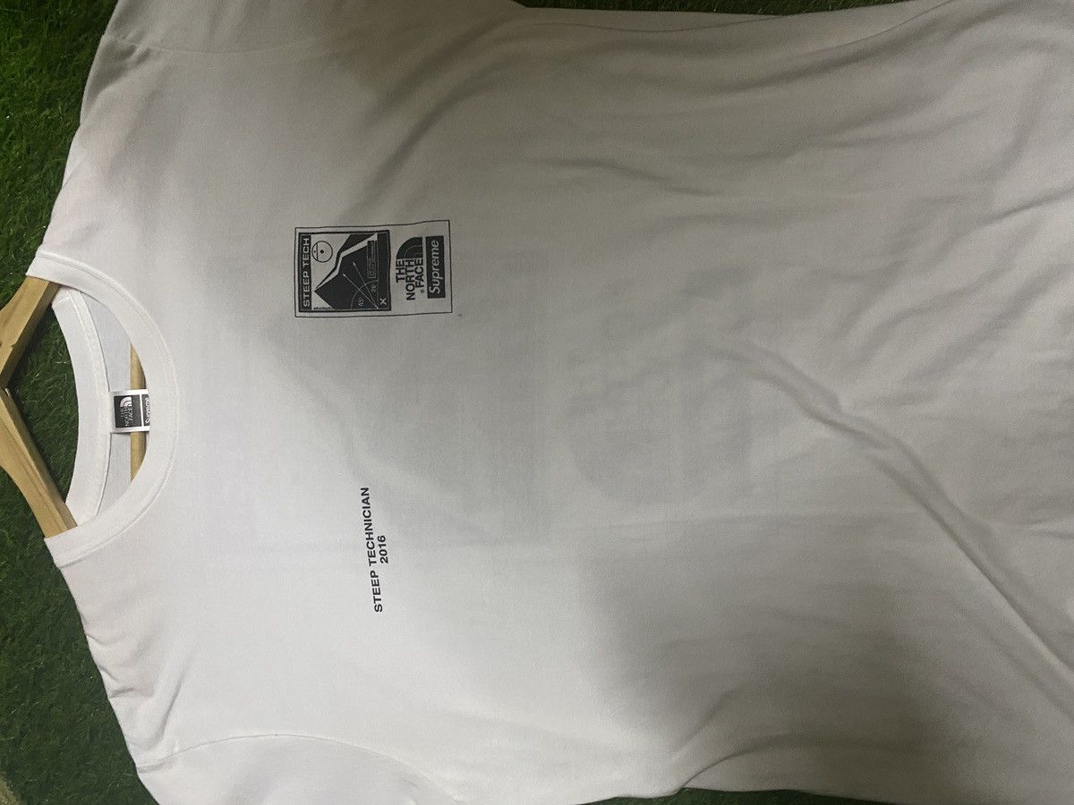 Supreme × The North Face SUPREME X TNF Size US XL / EU 56 / 4 - 2 Thumbnail