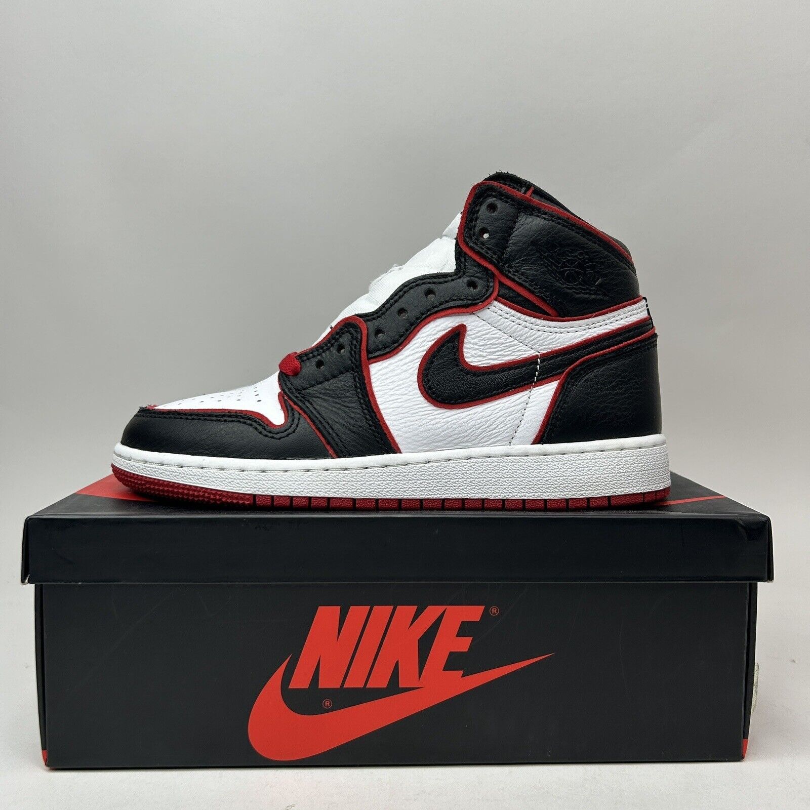 Nike Nike Shoes Air Jordan 1 Retro High OG BG “Bloodline” 2023 Size US 5.5 / IT 35.5 - 6 Thumbnail
