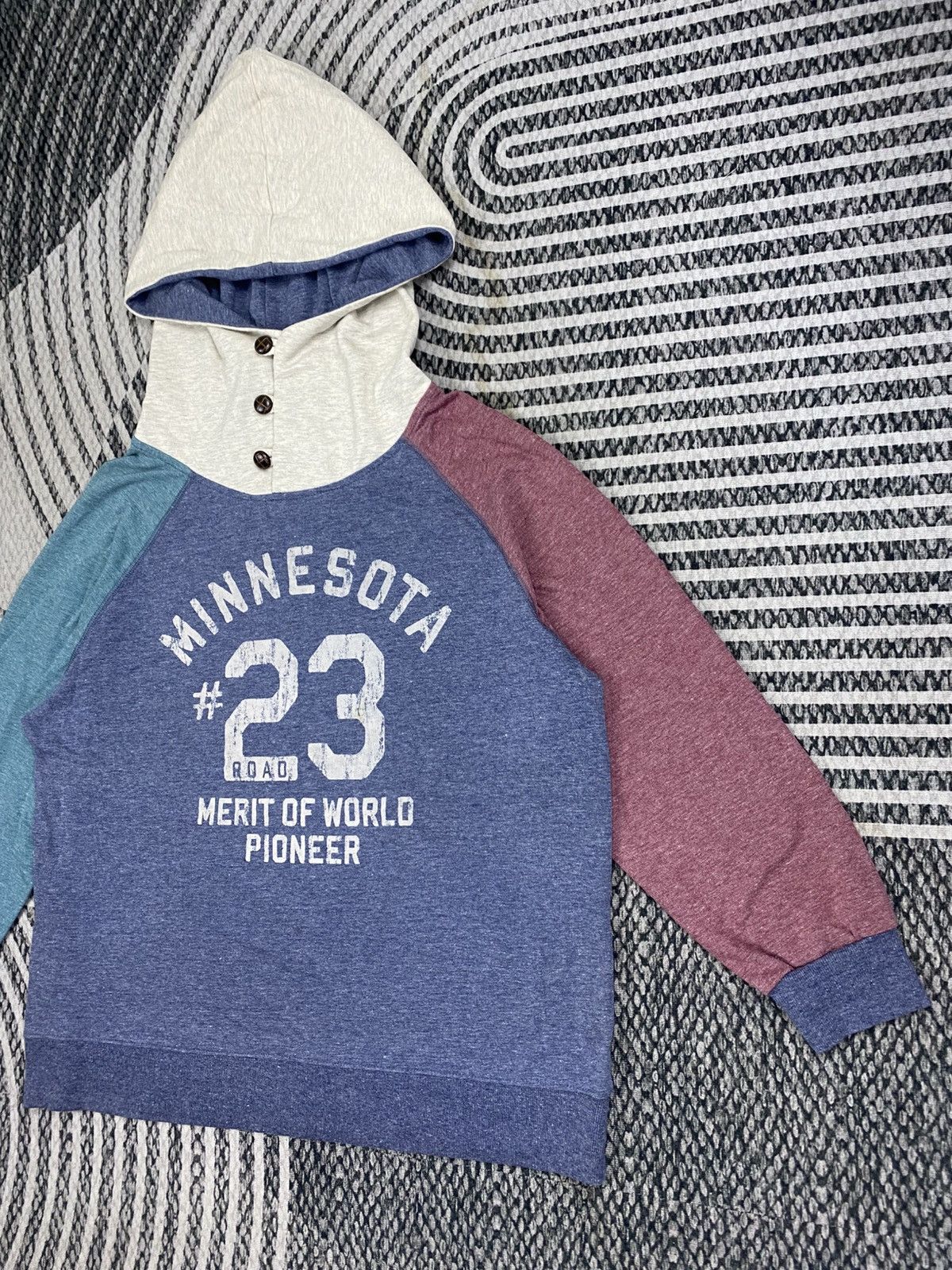Japanese Brand Vintage Vent Couvert Minnesota 23 Spellout Hooded Shirt Size US L / EU 52-54 / 3 - 4 Thumbnail