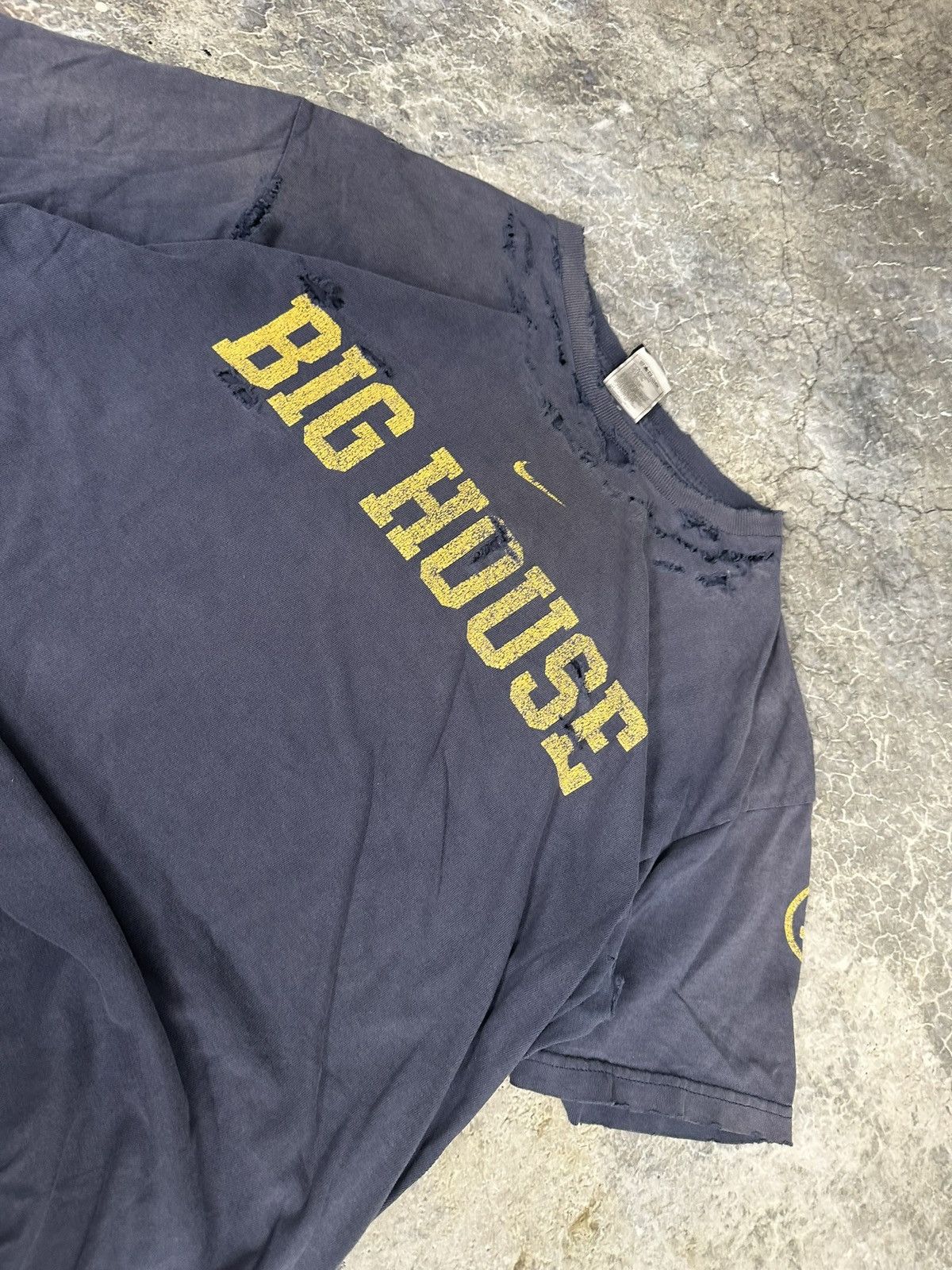 Nike × Vintage Vintage Bighouse Thrashed Nike Michigan Tee Size US M / EU 48-50 / 2 - 4 Thumbnail