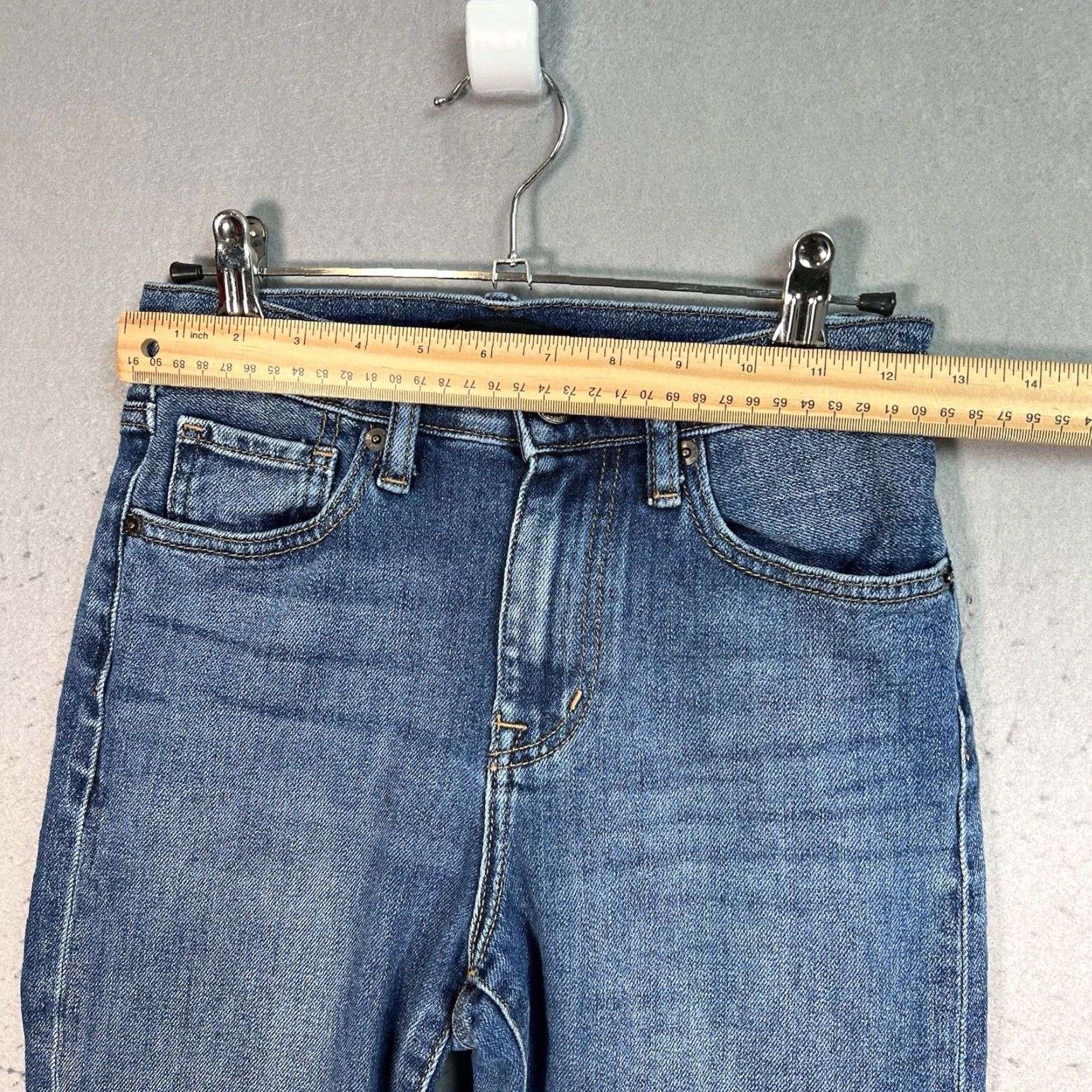 Uniqlo VINTAGE Uniqlo Jeans Womens 23 Blue Medium Wash Stretch Cotton Blend Slim Leg Denim Tapered Pants Womens 23 in Blue Jeans Size 40" / US 18 - 2 Thumbnail