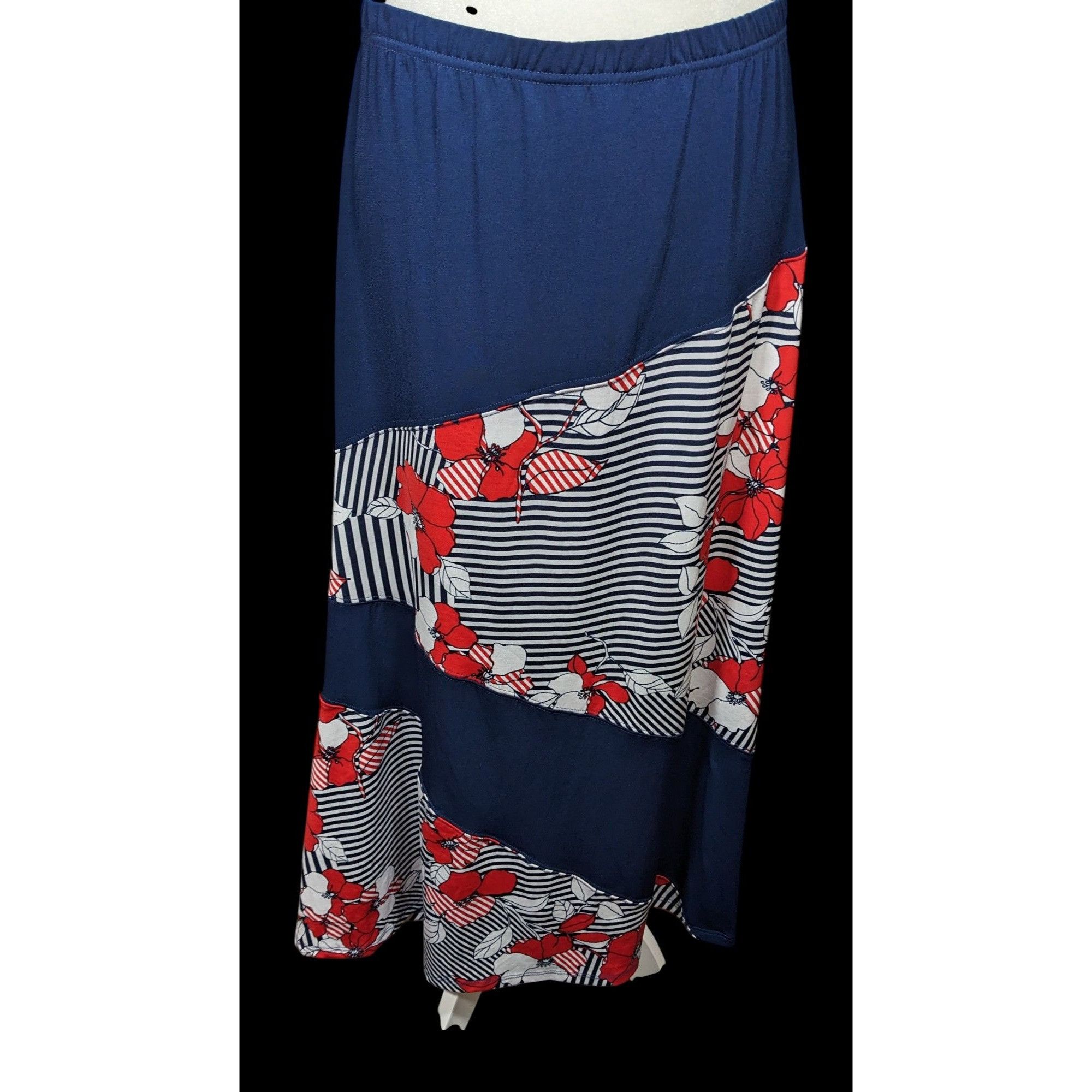 Other N Touch Floral Red White And Blue Maxi Skirt Size 28" / US 6 / IT 42 - 1 Thumbnail