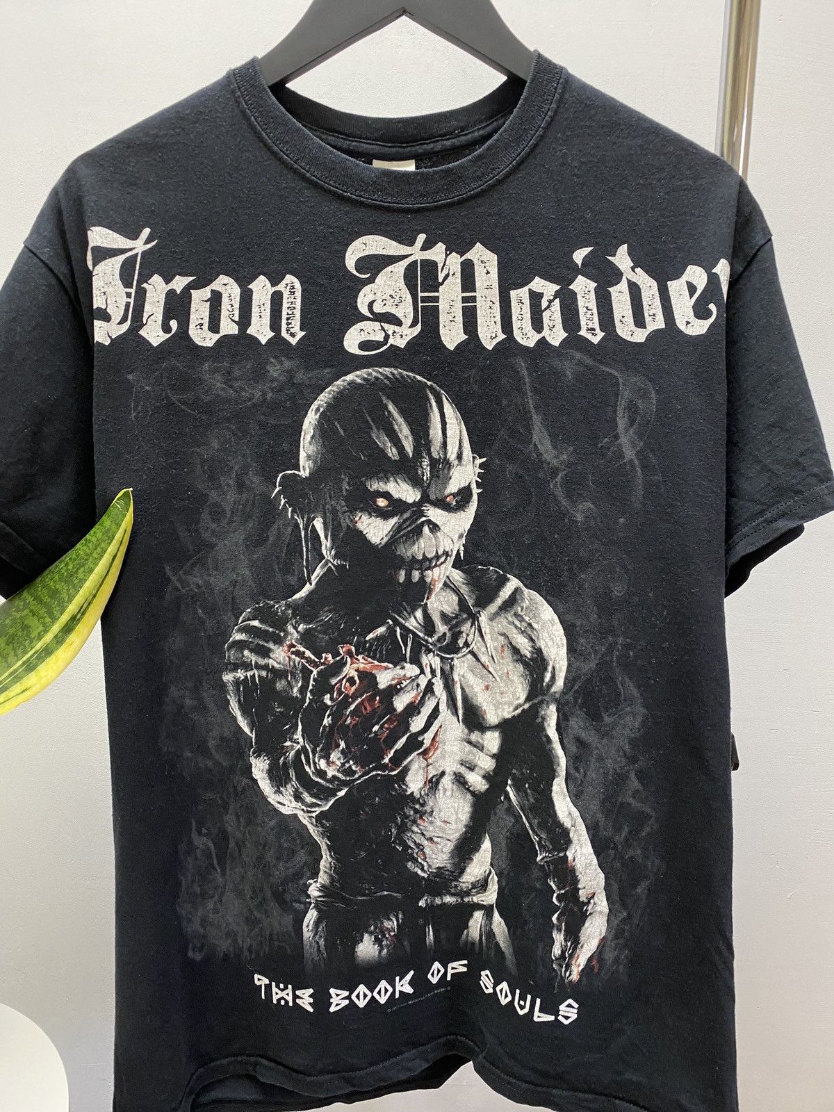 Band Tees × Iron Maiden × Vintage Vintage Iron Maiden “The Book of Souls” Tee Size US L / EU 52-54 / 3 - 6 Thumbnail