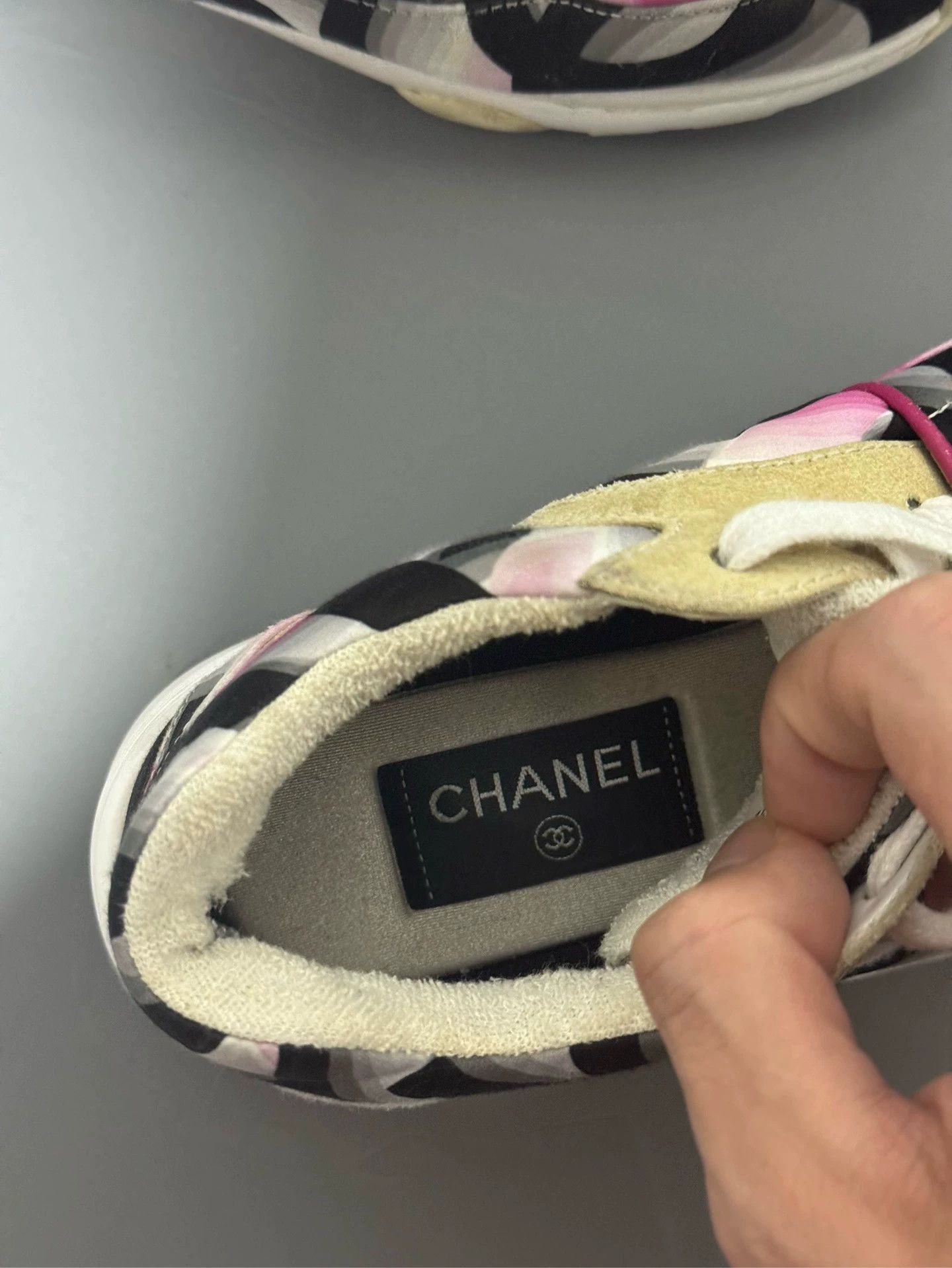 Chanel CHANEL Colorful Printed Leather Low-Top Sneakers Size US 7.5 / IT 37.5 - 6 Thumbnail
