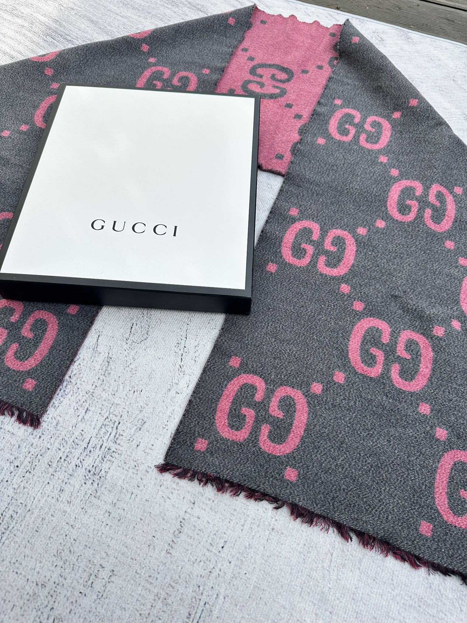 Gucci Gucci Scarf Jacquard GG Monogram Logo Gray and Pink Wool Size ONE SIZE - 2 Thumbnail