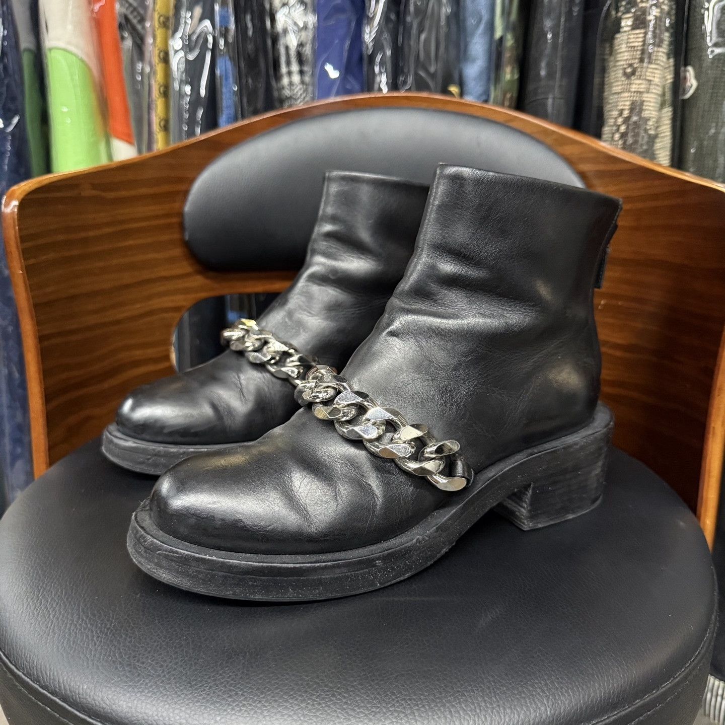 Givenchy Givenchy Classic Chain Black Ankle Boots Size US 7 / IT 37 - 1 Thumbnail