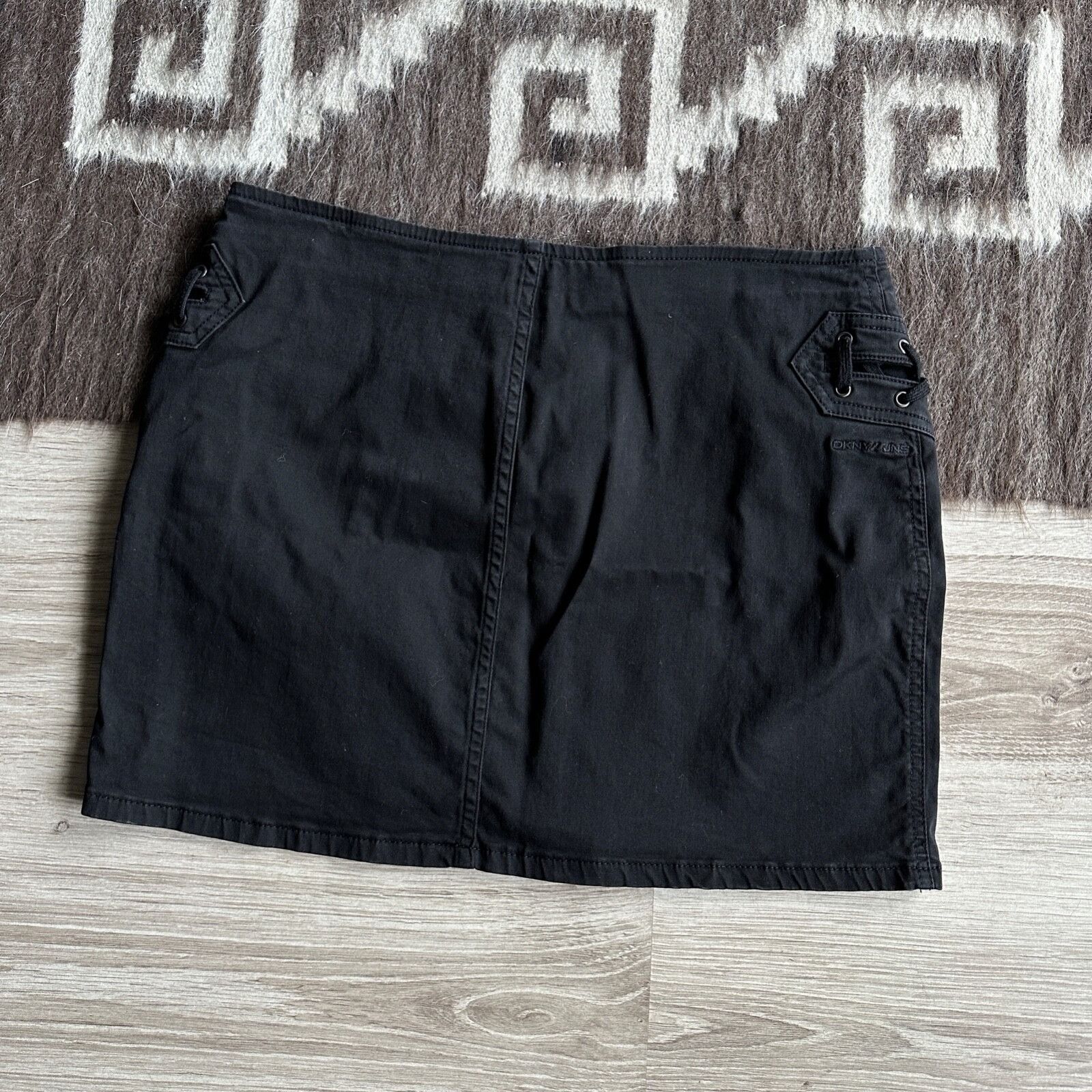 DKNY DKNY Jeans Vintage Y2K Lace Pocket Skirt Size 27 9065AC Size 27" / US 4 / IT 40 - 2 Thumbnail
