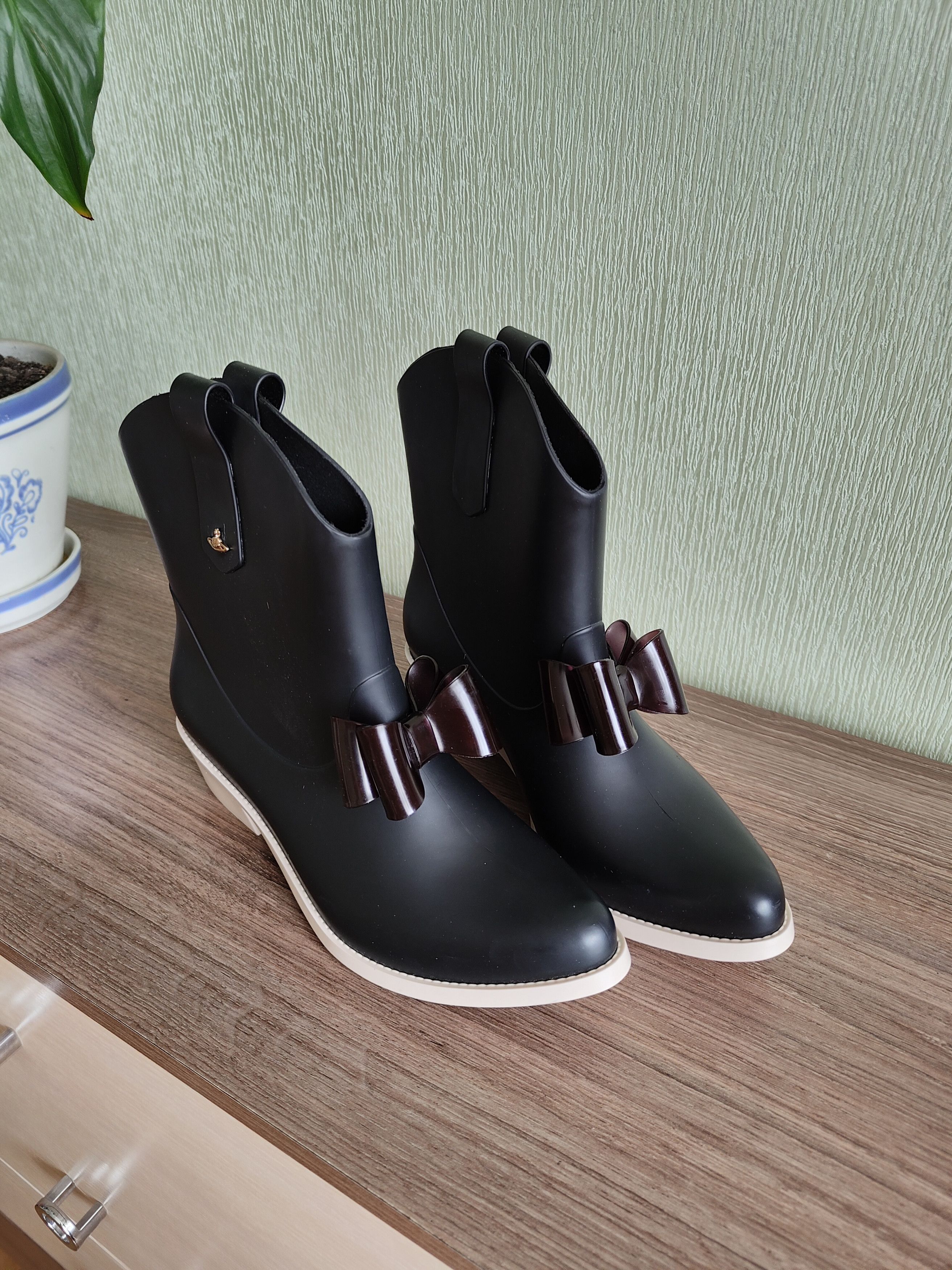 Melissa × Vivienne Westwood Vivienne Westwood + Melissa Women's Rubber Boots Size US 7 / IT 37 - 3 Thumbnail