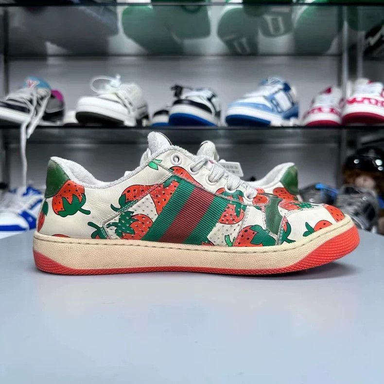 Gucci GUCCI Strawberry Print Sneakers Size 37-2505 Size US 7 / IT 37 - 3 Thumbnail