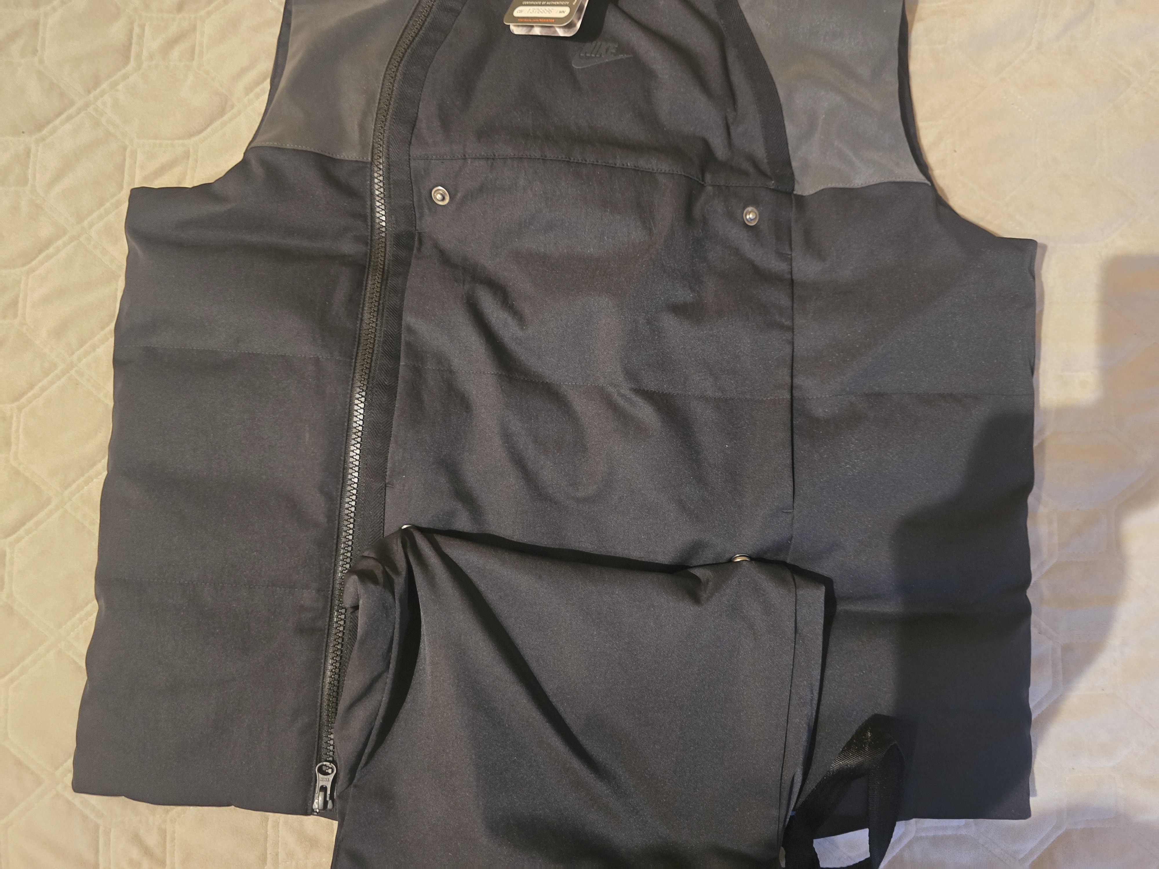 Nike Nike Therma-FIT Insulated Vest Black/Grey sz M Size US M / EU 48-50 / 2 - 5 Thumbnail