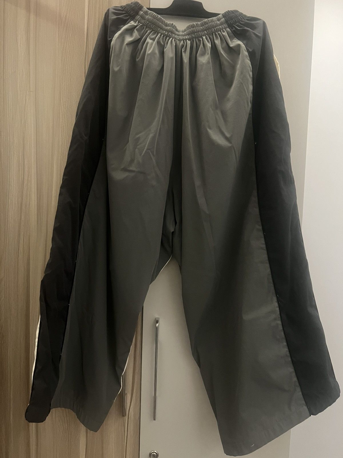 Balenciaga Balenciaga 50/50 tracksuit pants white Size US 32 / EU 48 - 2 Thumbnail