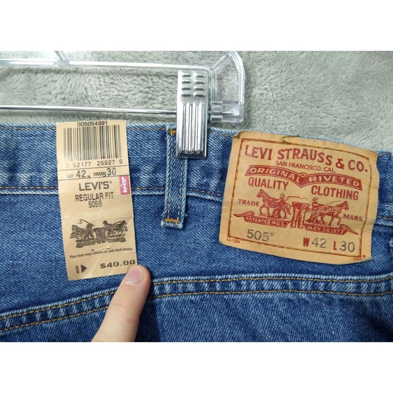 Levi's VINTAGE Levi's 505 Jeans Mens 42x30 Blue Denim Straight Leg Regular Fit Y2K Boys Mens Size US 42 / EU 58 - 7 Thumbnail