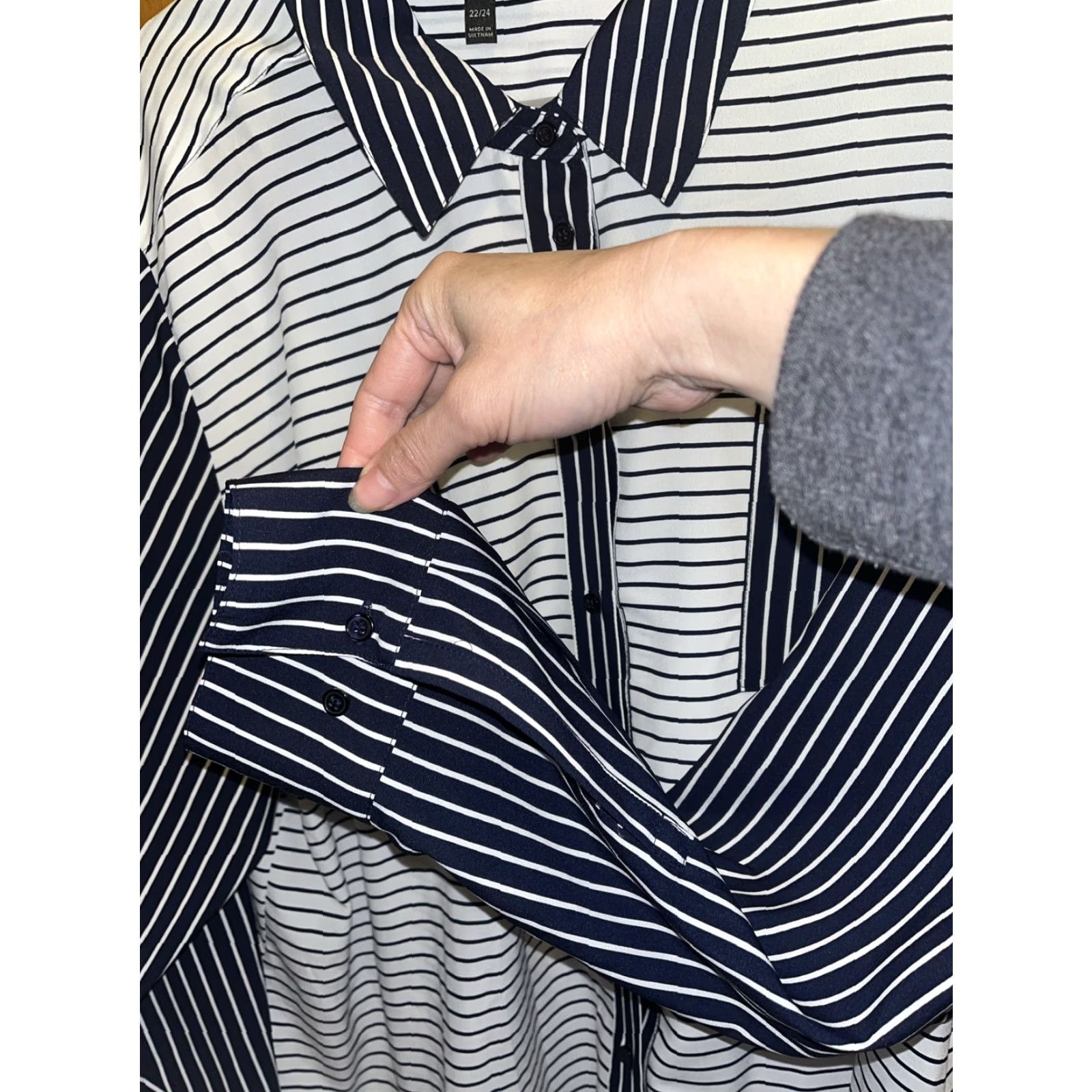 Vintage Lane Bryant Blouse Shirt Plus 22 24 Dark Blue Horizontal Stripe Button Down Lightweight Easy Care Pockets Womens Size 3XL / US 20-22 - 7 Thumbnail