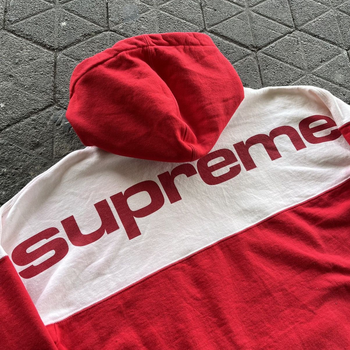 Supreme × Vintage Supreme Blocked Hoodie Red Made in Canada Size US L / EU 52-54 / 3 - 11 Thumbnail