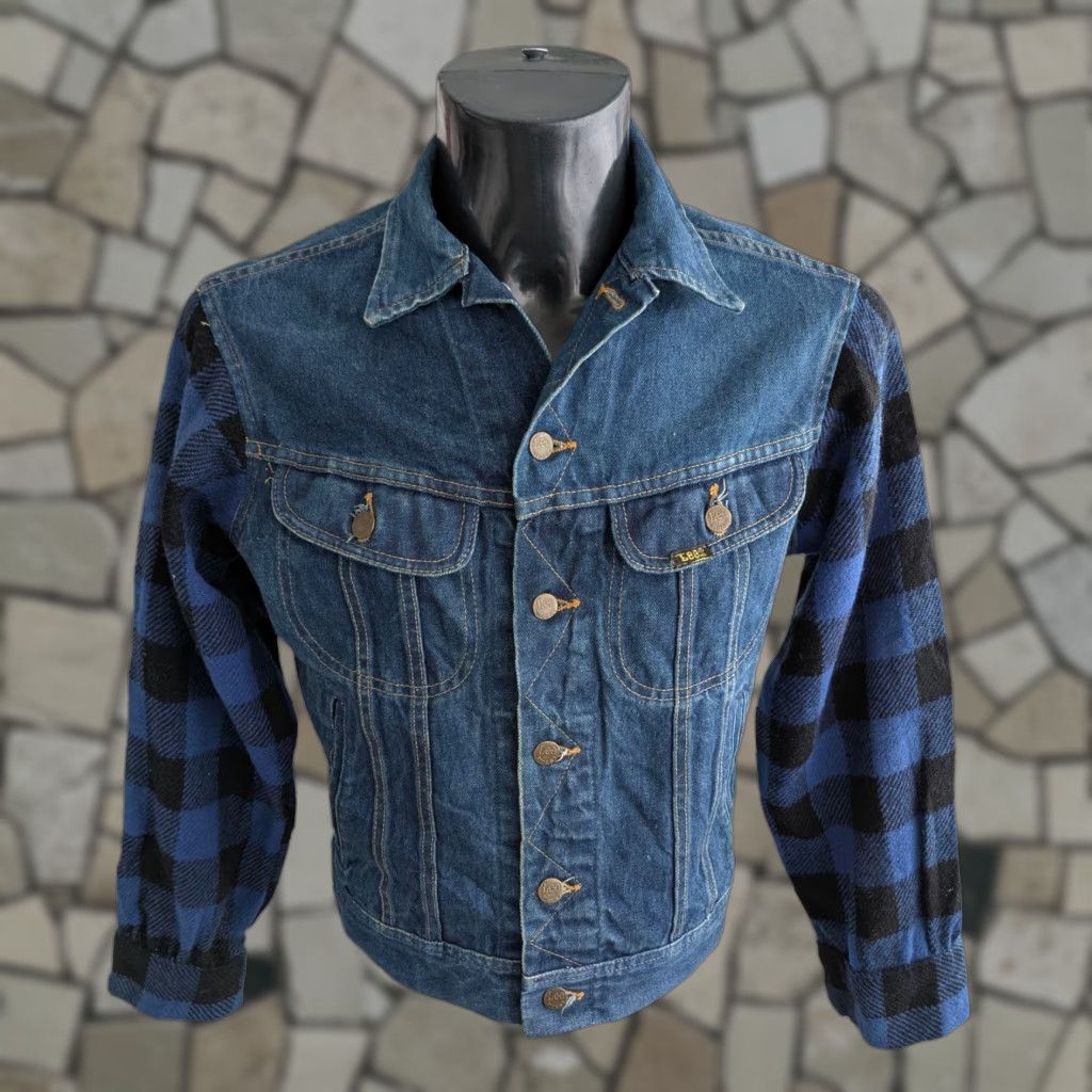 Lee Vintage Lee Denim Jacket with Flannel Sleeves Made in USA Blue 36R Women's Jacket Denim Blue USA 90s Workwear Lee Women's Jacket Size 28" / US 6 / IT 42 - 1 Thumbnail