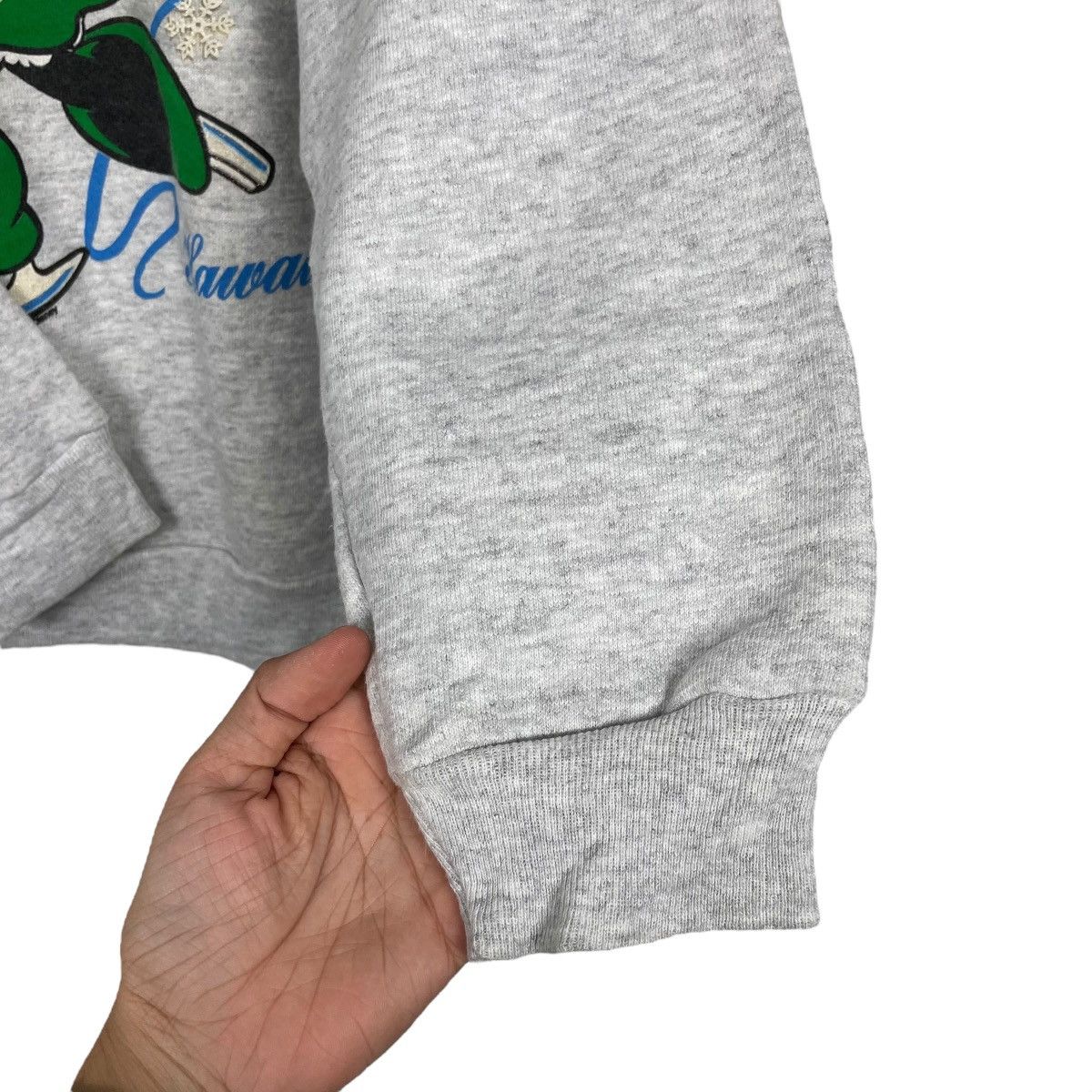 Tultex Vintage 90s Mickey Mouse Happy Holiday Hawaii Sweatshirt Size US L / EU 52-54 / 3 - 9 Thumbnail