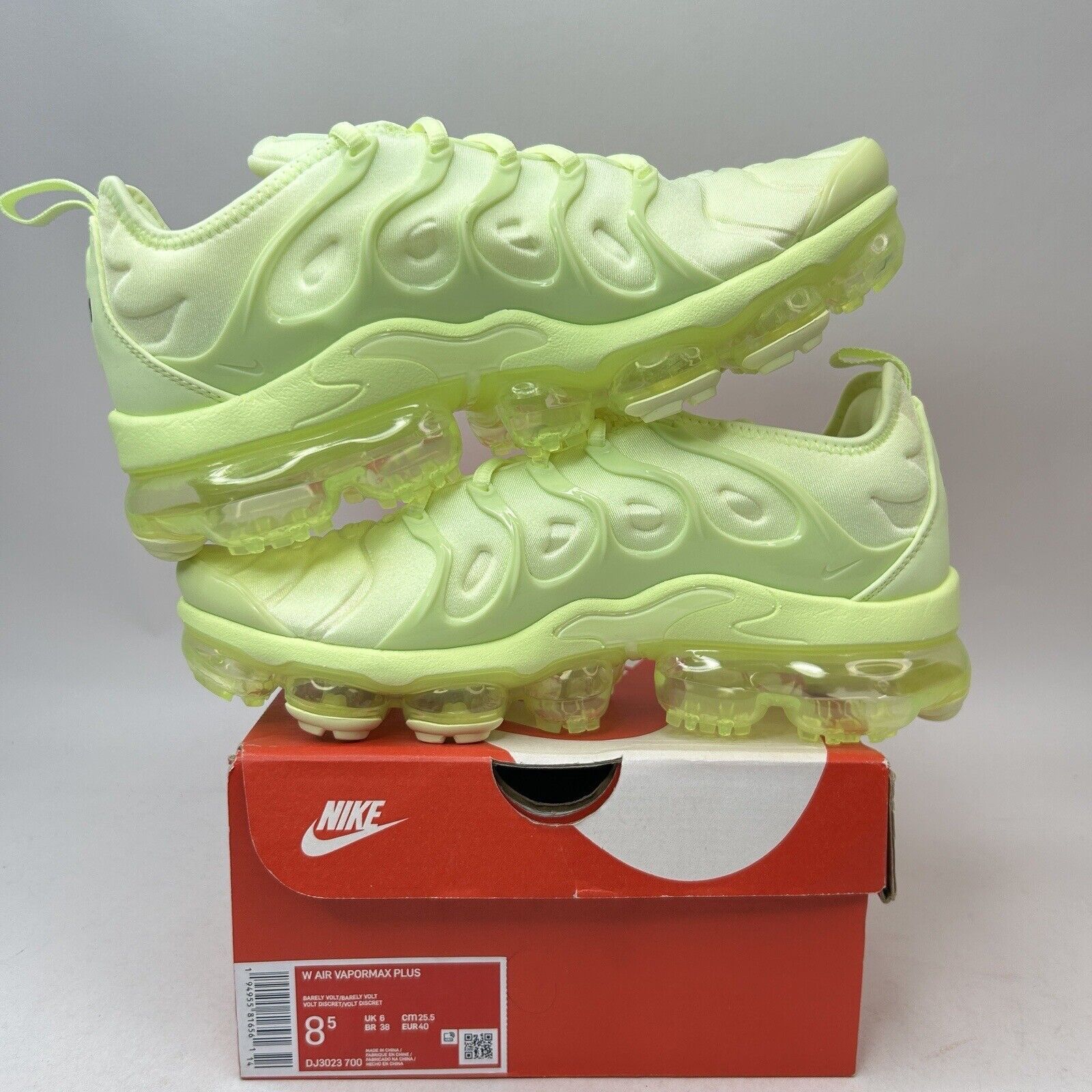 Nike Nike Air VaporMax Plus WMNS “Barely Volt” 2024 Size US 8.5 / IT 38.5 - 3 Thumbnail