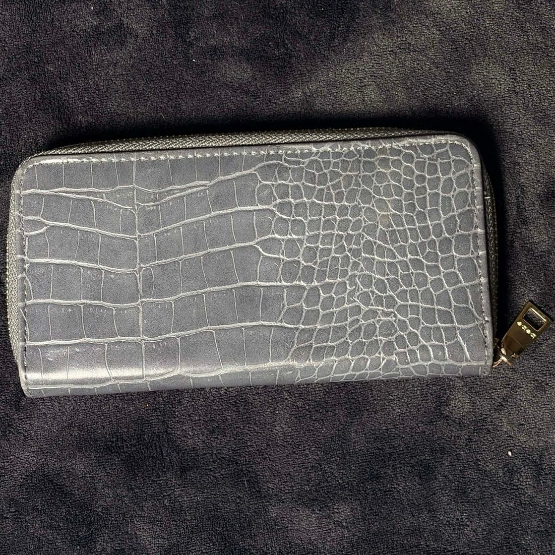 Bebe Gold & Gray Faux Crocodile Bebe Wallet Size ONE SIZE - 8 Thumbnail