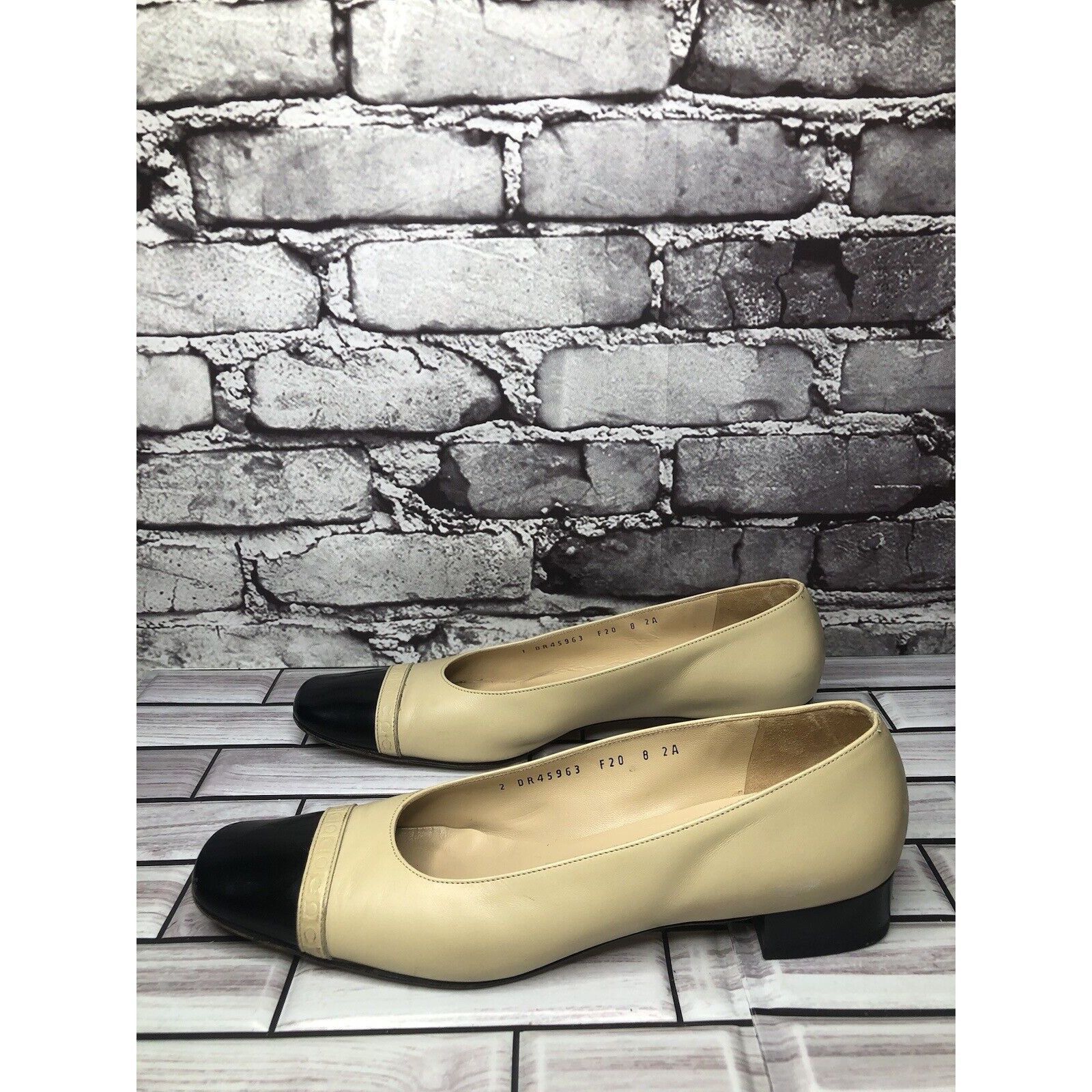 Salvatore Ferragamo Salvatore Ferragamo Marissa Nude Leather Black Cap Toe Pumps Size US 8.5 / IT 38.5 - 11 Thumbnail