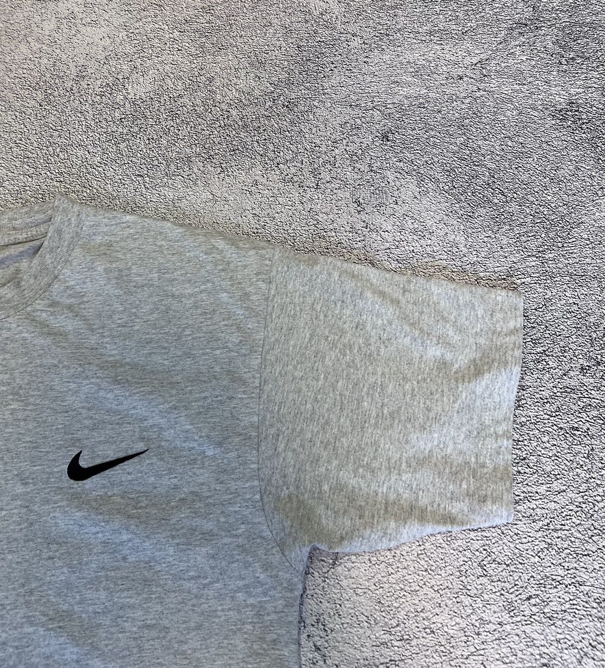Nike Vintage Nike T-Shirt Gray M Embroidered Black Swoosh Logo Size US M / EU 48-50 / 2 - 2 Thumbnail