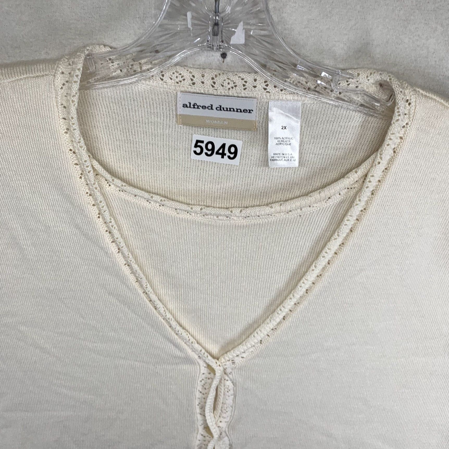 Vintage VINTAGE Alfred Dunner Women's Blouse 2X Beige Floral Embroidered Short Sleeve Knit All Seasons Size XXL / US 16-18 / IT 52-54 - 4 Thumbnail