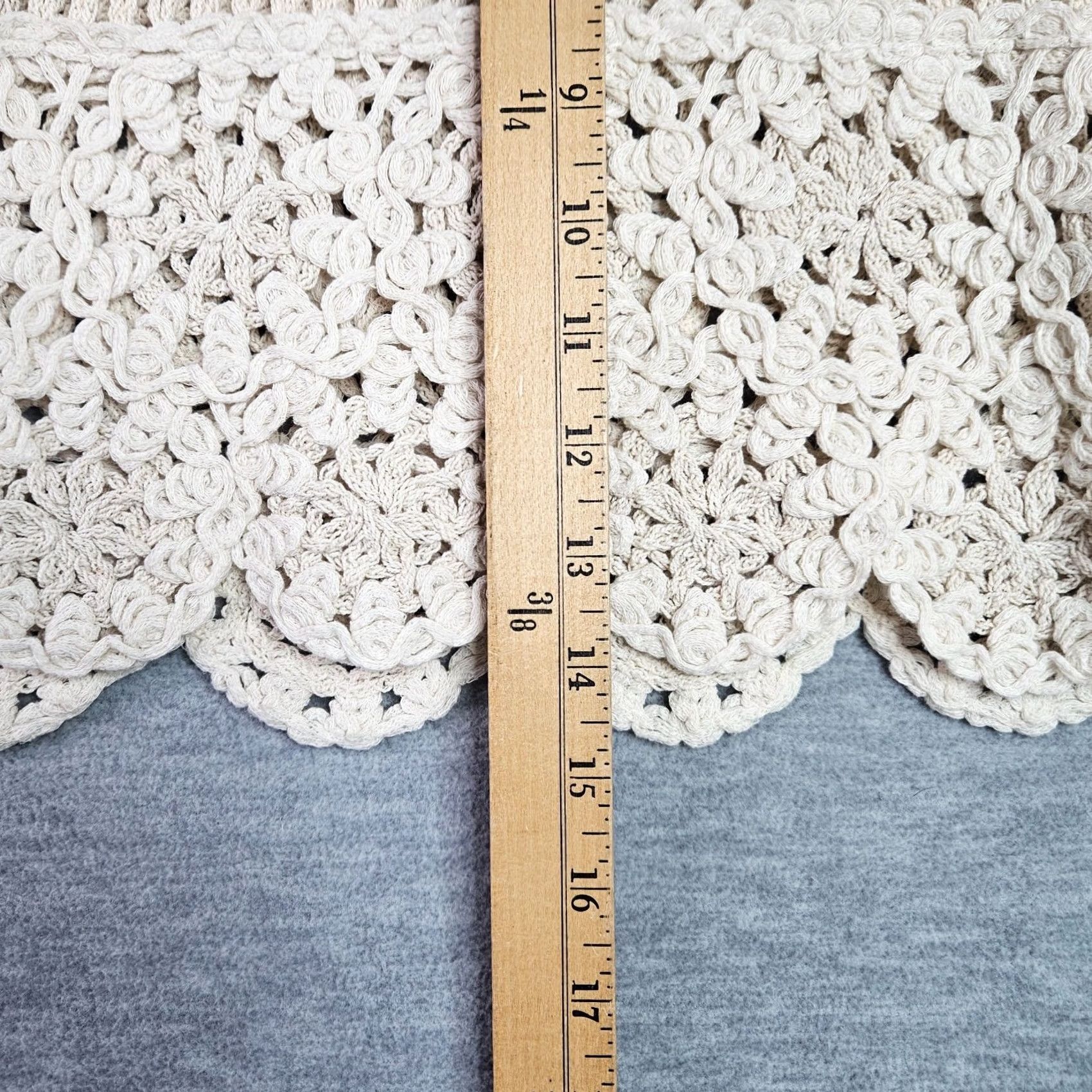 Vintage VICI Women's Ivory Cropped Crochet Pattern Tank Top Size Small Shirt Womens Beige Cotton Blend Short Sleeve Knitted Casual 90s? Size S / US 4 / IT 40 - 7 Thumbnail