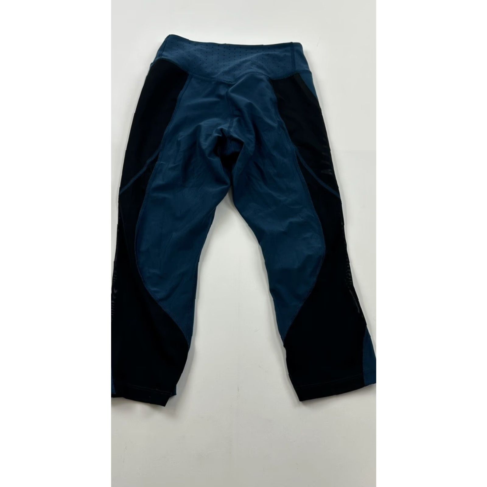 Nike Nike Leggings Women’s Small Black Cropped Legend 20” Mid Rise Training Womens (S) Activewear Nike Cropped Leggings Size 28" / US 6 / IT 42 - 2 Thumbnail