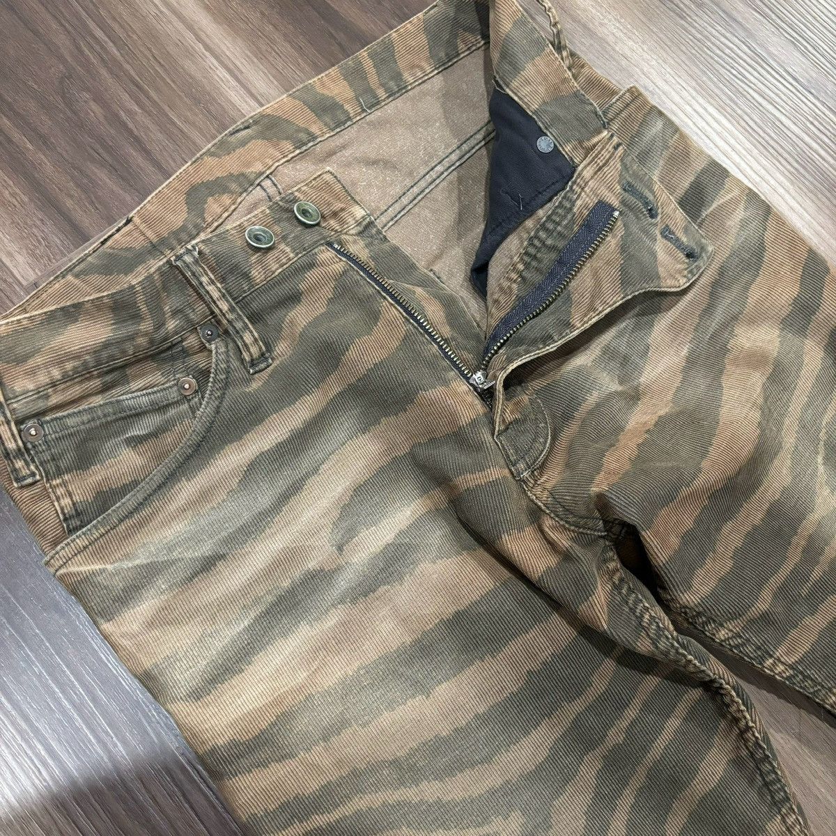 Le Grande Bleu (L.G.B.) LGB zebra camo lazy wolf corduroys Size US 32 / EU 48 - 3 Thumbnail