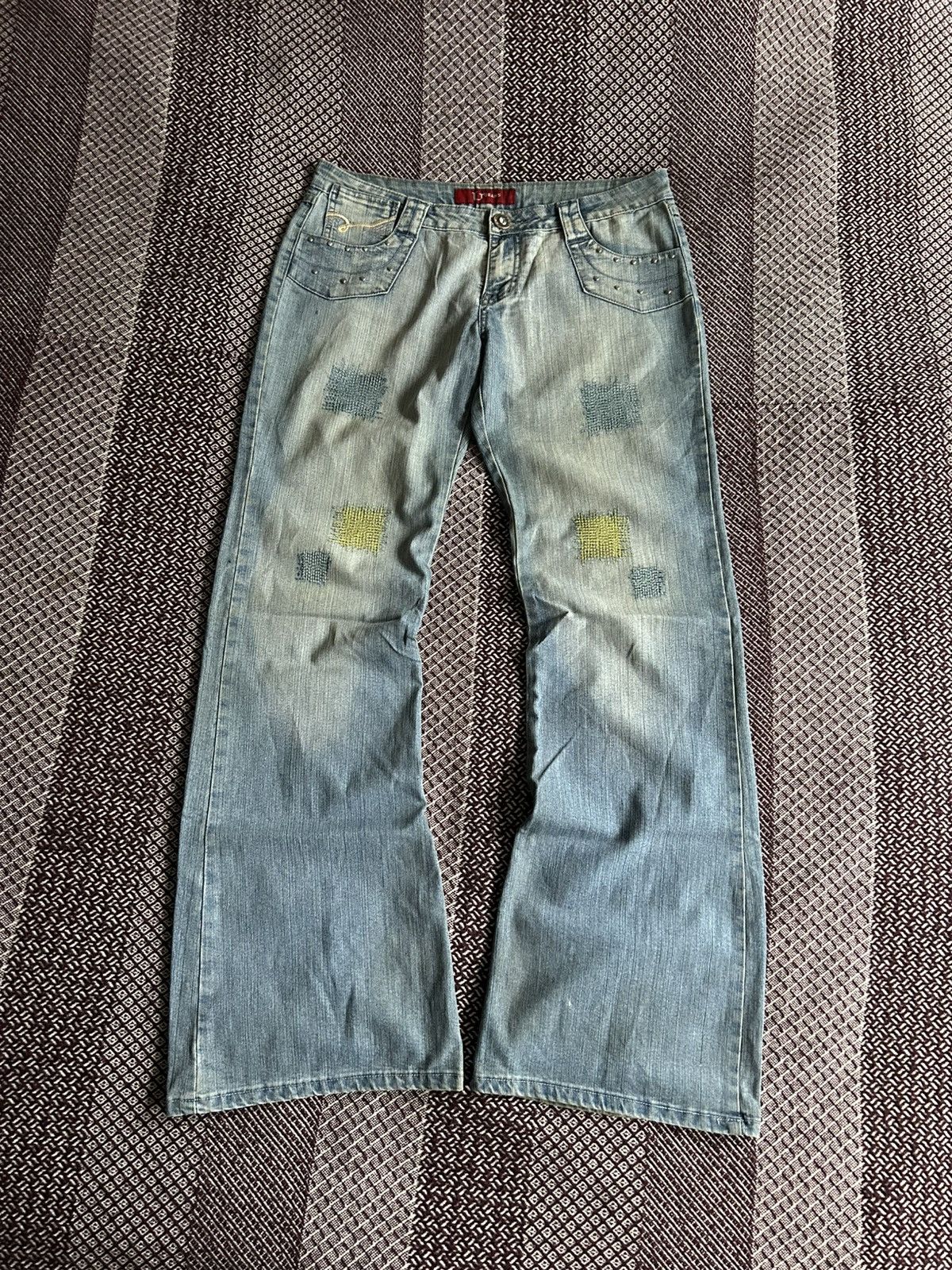 Vintage Vintage Y2K Distressed Faded Jeans Unisex Flared Streetwear Size US 32 / EU 48 - 1 Thumbnail