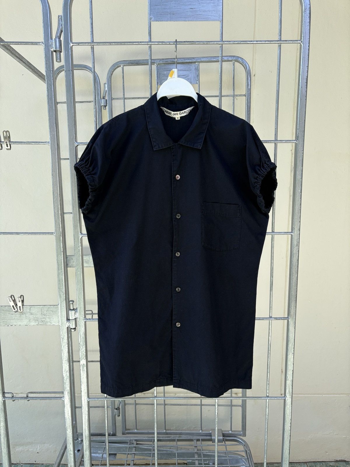 Comme des Garcons Comme des Garcons • sleeveless black shirt Size US M / EU 48-50 / 2 - 1 Thumbnail