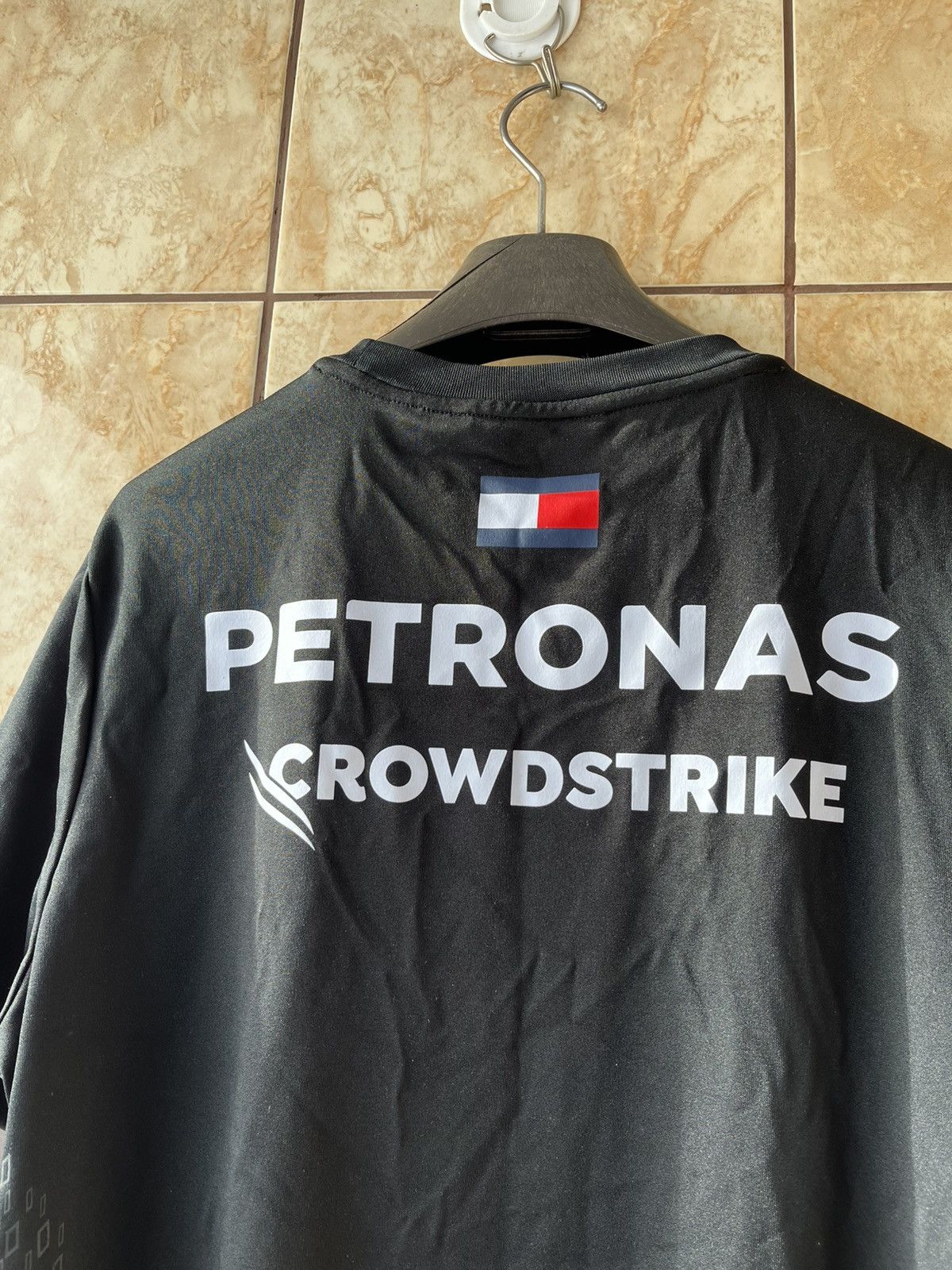 Formula 1 Petronas Mersedes AMG Crowdstrike tee shirt Size US S / EU 44-46 / 1 - 4 Thumbnail