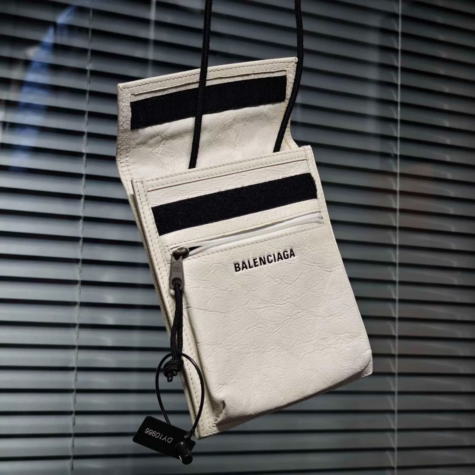 Balenciaga Balenciaga Lambskin Multi-Card Crossbody Bag Size ONE SIZE - 1 Thumbnail