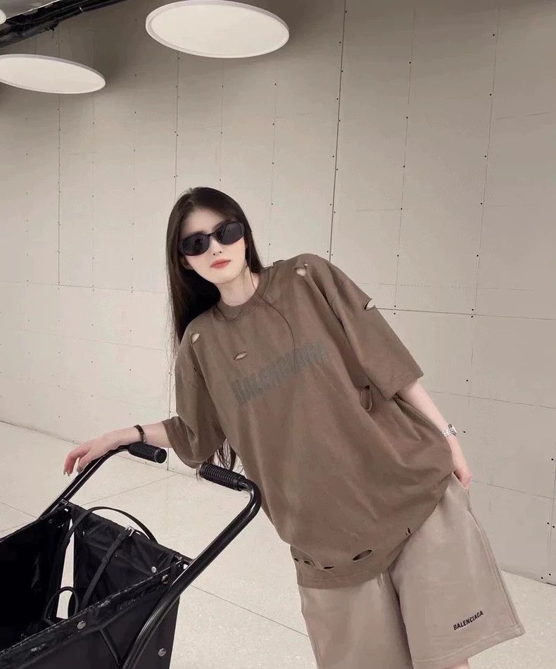 Balenciaga Balenciaga Vintage Distressed Short Sleeve T-shirt Top Kha Size US M / EU 48-50 / 2 - 5 Thumbnail