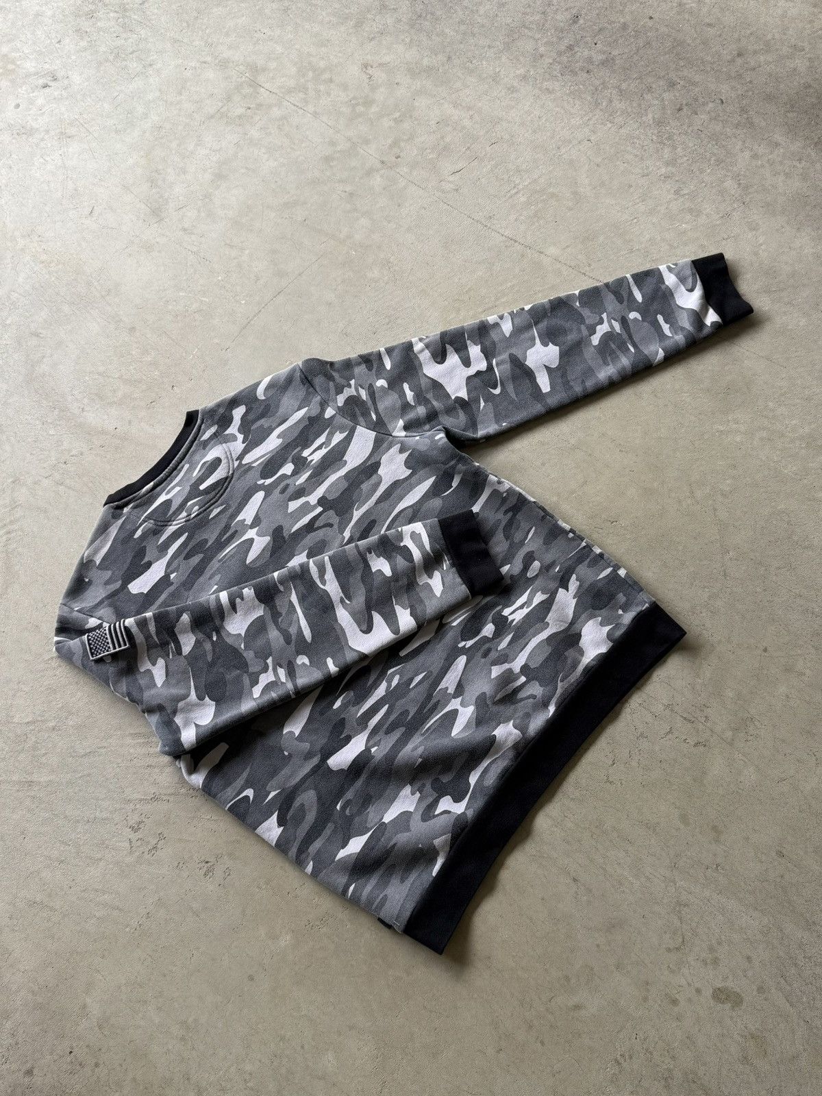 Avirex Avirex USA Black Camo Embroidered Crewneck Sweatshirt Size US L / EU 52-54 / 3 - 5 Thumbnail