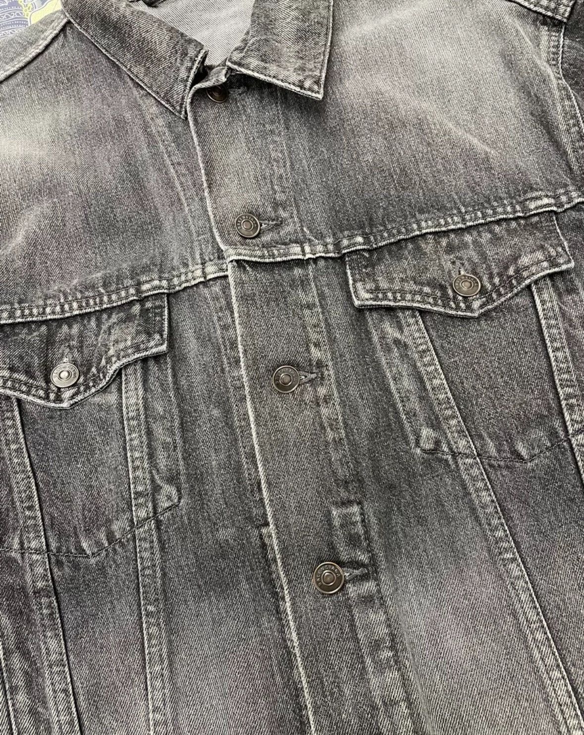 Balenciaga Balenciaga Hubei relief letter denim jacket 2412-Nextarrow Size US S / EU 44-46 / 1 - 3 Thumbnail