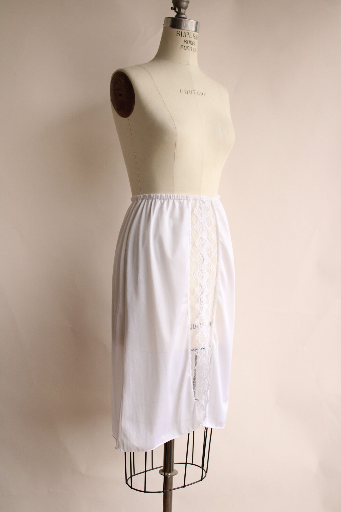 Pierre Cardin Vintage 1980s Half Slip, Pierre Cardin White Nylon With Lace Size ONE SIZE - 6 Thumbnail