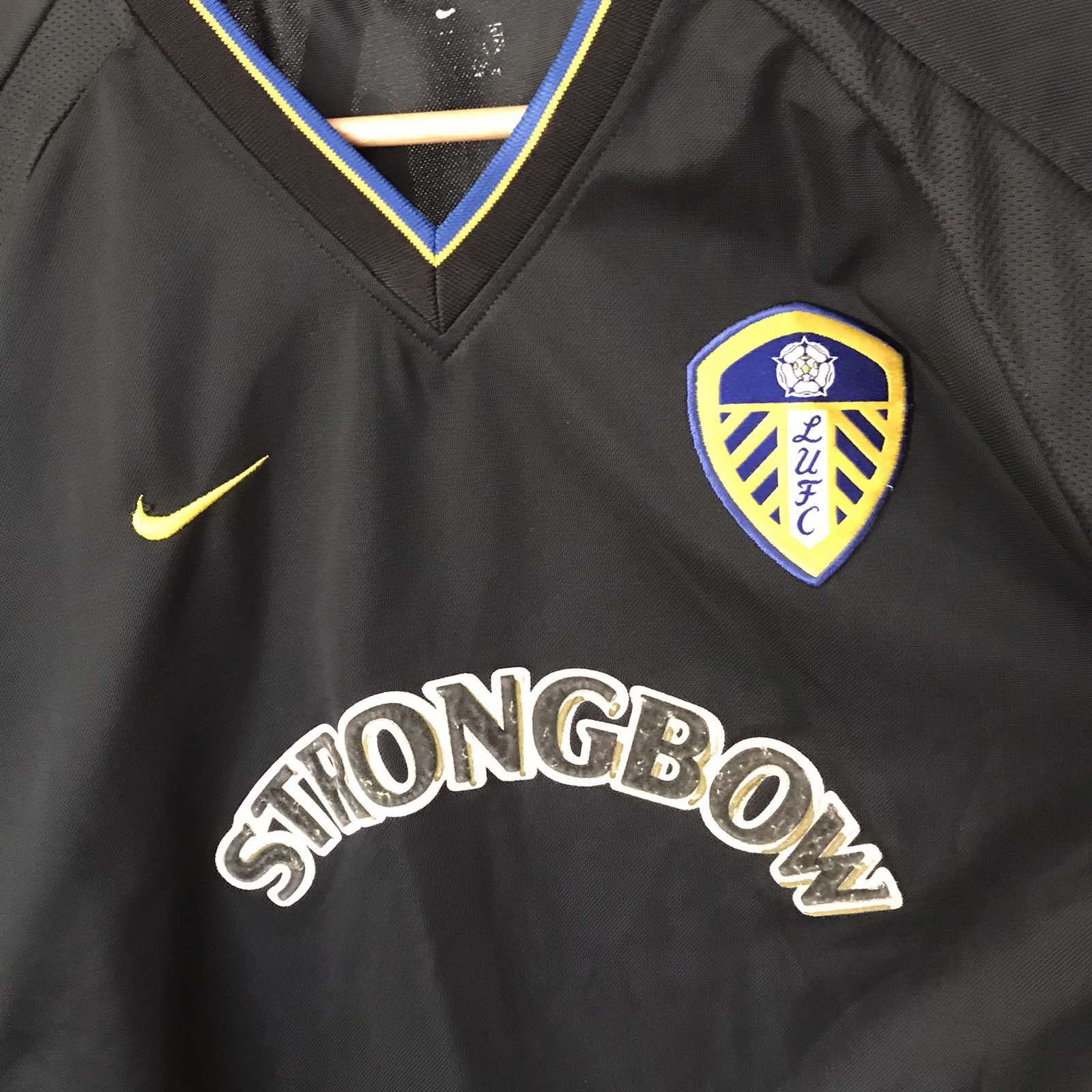 Nike Vintage Nike Leeds United 2001 away soccer jersey Sz M Size US M / EU 48-50 / 2 - 5 Thumbnail