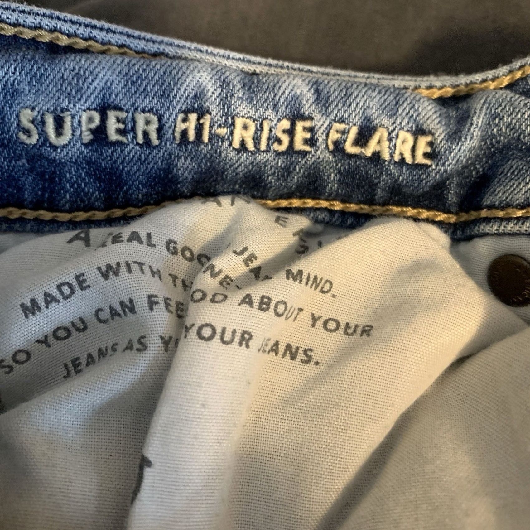 American Eagle Outfitters American Eagle Outfitters Jeans Women 6 Blue Super High Rise Flare Raw Hem 5-Pocket Design Distressed Size 28" / US 6 / IT 42 - 4 Thumbnail