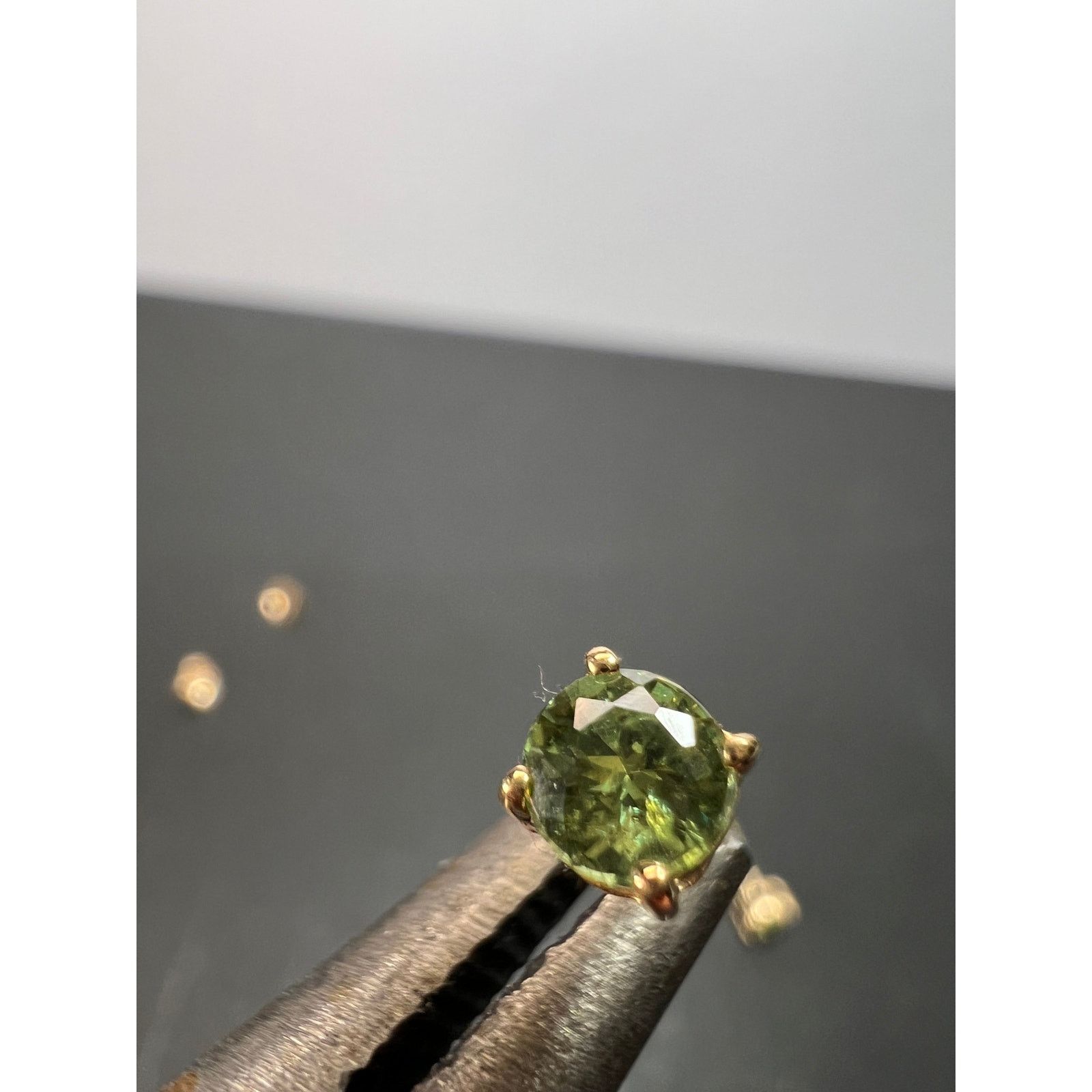 Other 14k gold 4.5mm mint peridot stud earrings Size ONE SIZE - 5 Thumbnail