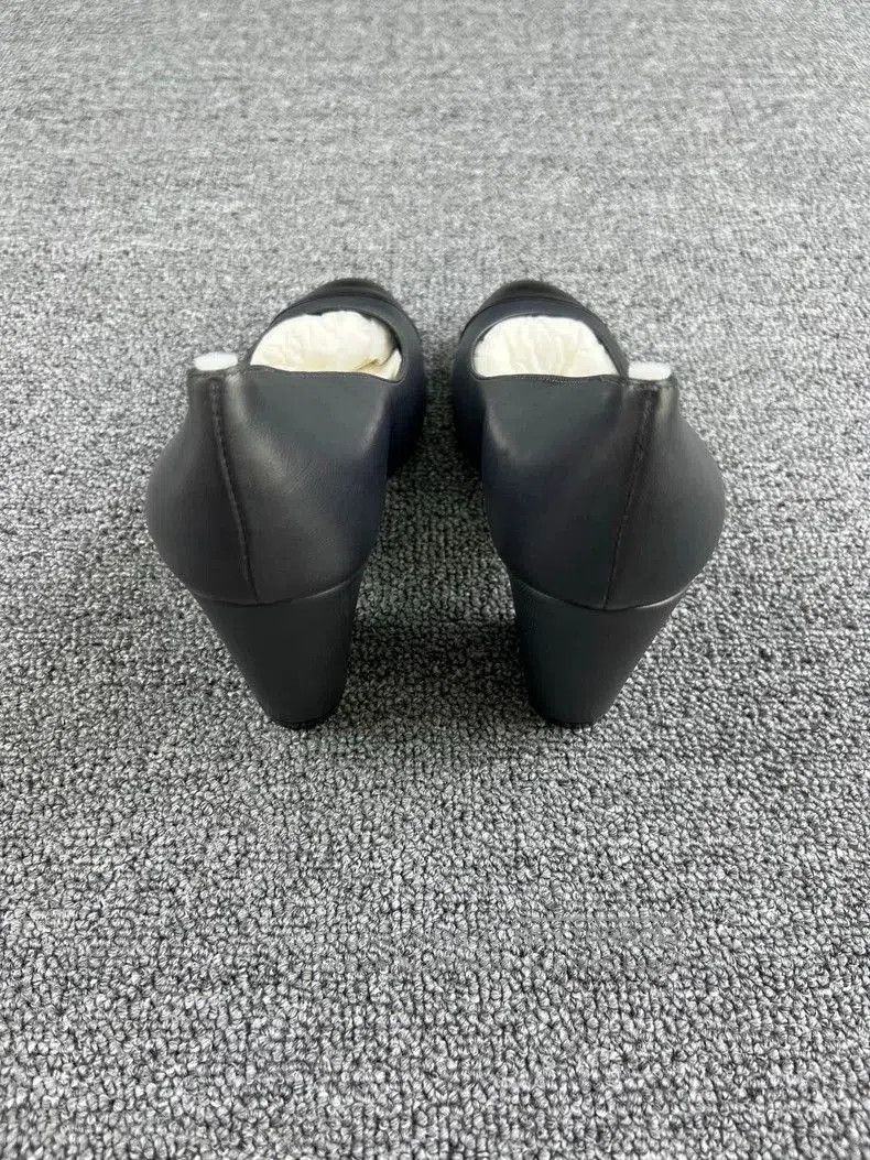 Chanel Chanel Black Leather Heels Classic Style. Size US 5 / EU 37 - 4 Thumbnail