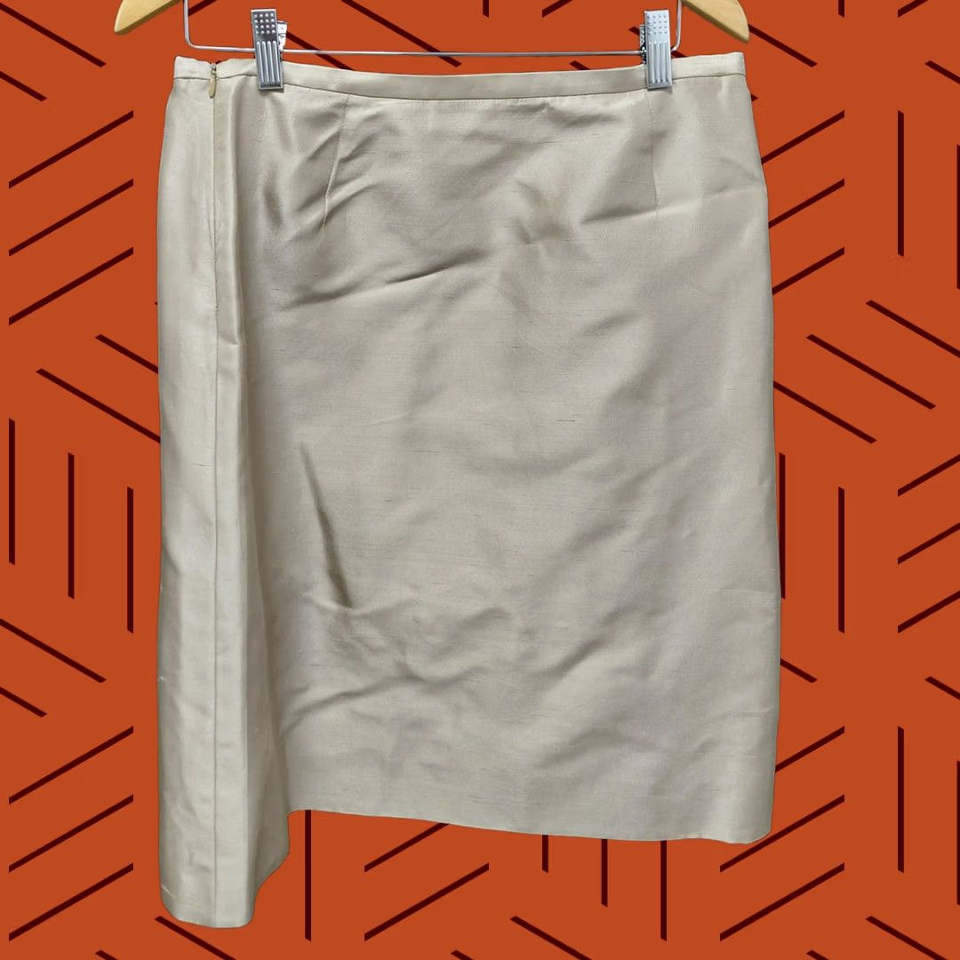 Valentino Valentino Skirt Womens 8 Beige ROMA Silk Solid Lightweight Size Size 30" / US 8 / IT 44 - 1 Thumbnail