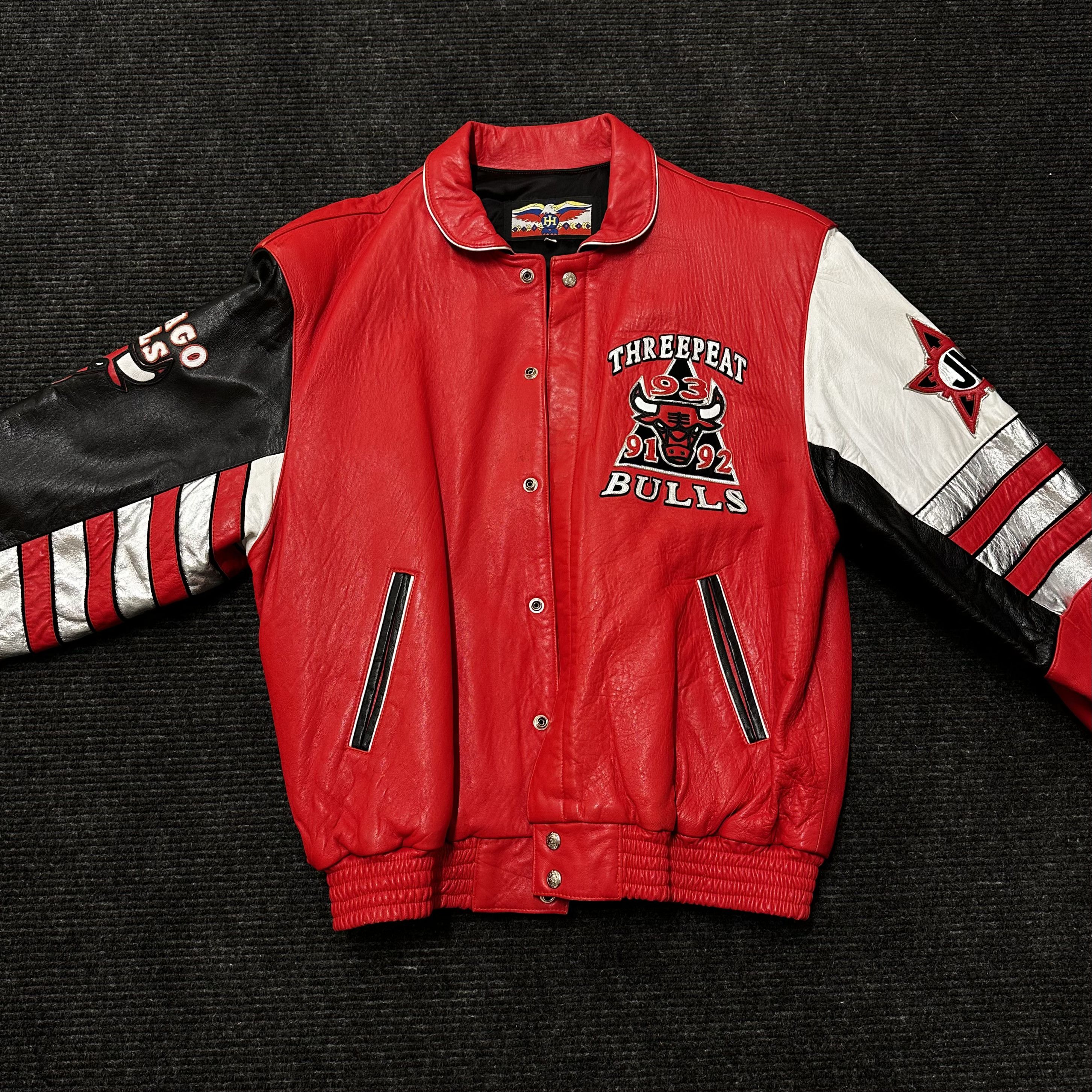 Jeff Hamilton × NBA × Vintage Vintage Jeff Hamilton *THREEPEAT BULLS* Leather Jacket Size US XL / EU 56 / 4 - 2 Thumbnail