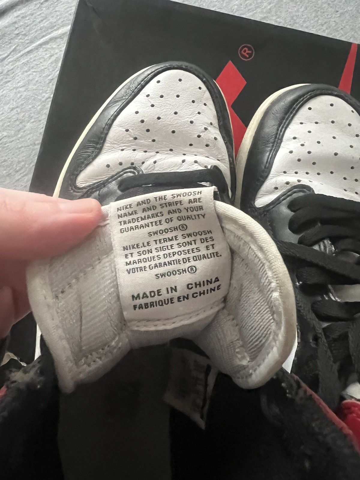 Jordan Brand × Nike Jordan 1 High Black Toe (2016) Size US 10.5 / EU 43-44 - 10 Thumbnail