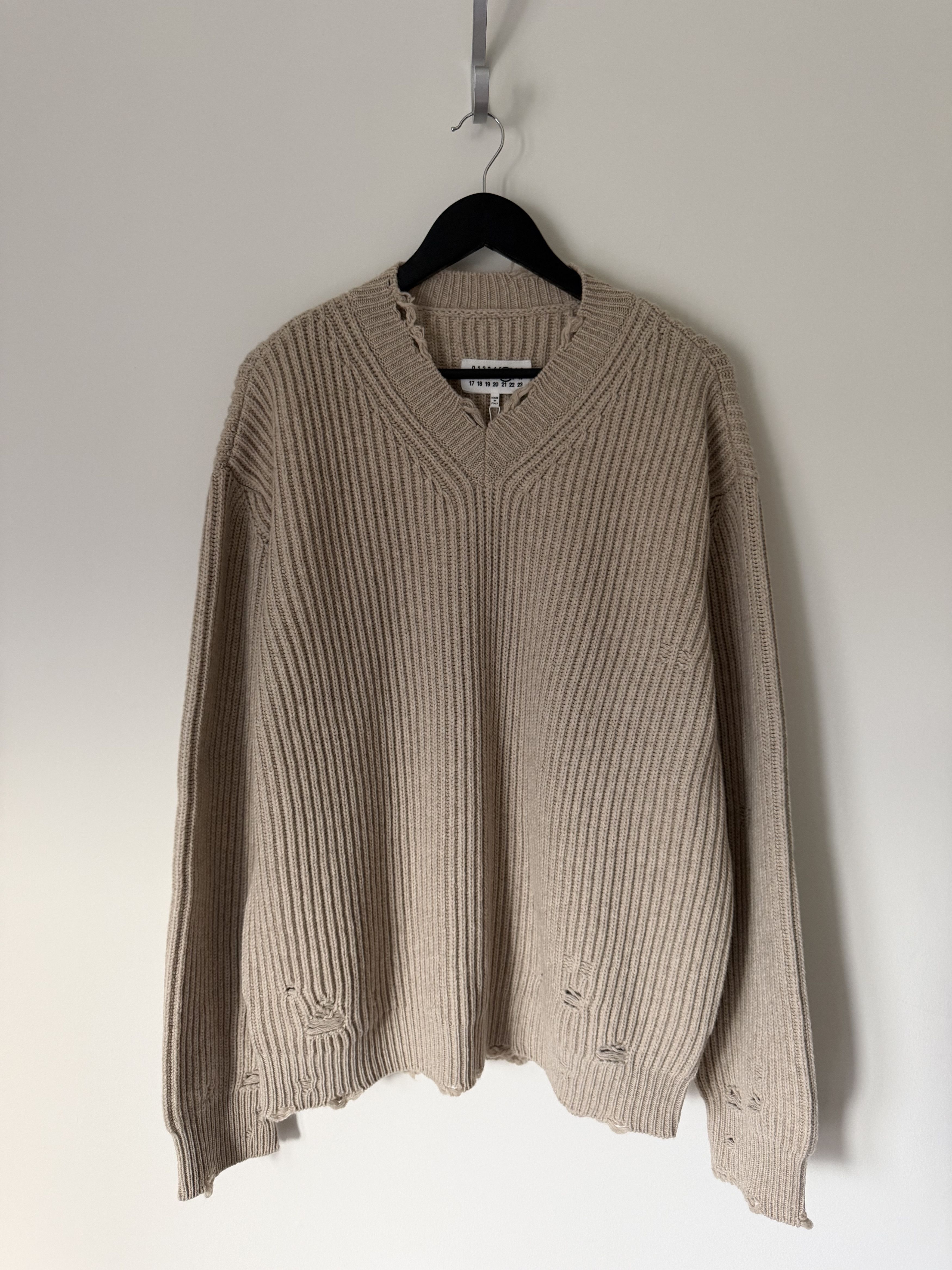 MM6 MM6 Maison Margiela Distressed V-Neck Sweater in Beige Size US L / EU 52-54 / 3 - 1 Thumbnail