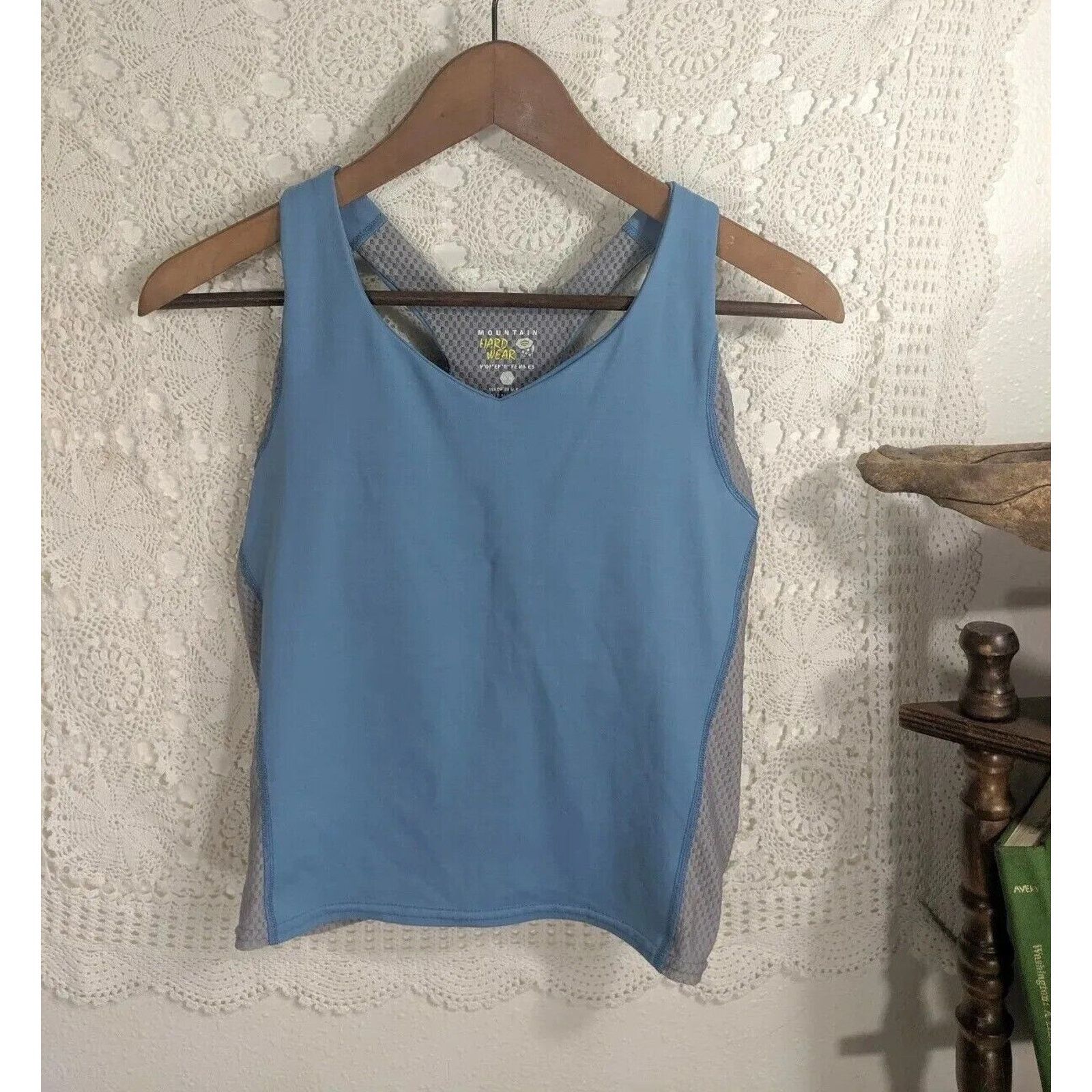 Mountain Hardwear Mountain Hardwear Tank Top Women Medium Built In Shelf Bra Size M / US 6-8 / IT 42-44 - 1 Thumbnail
