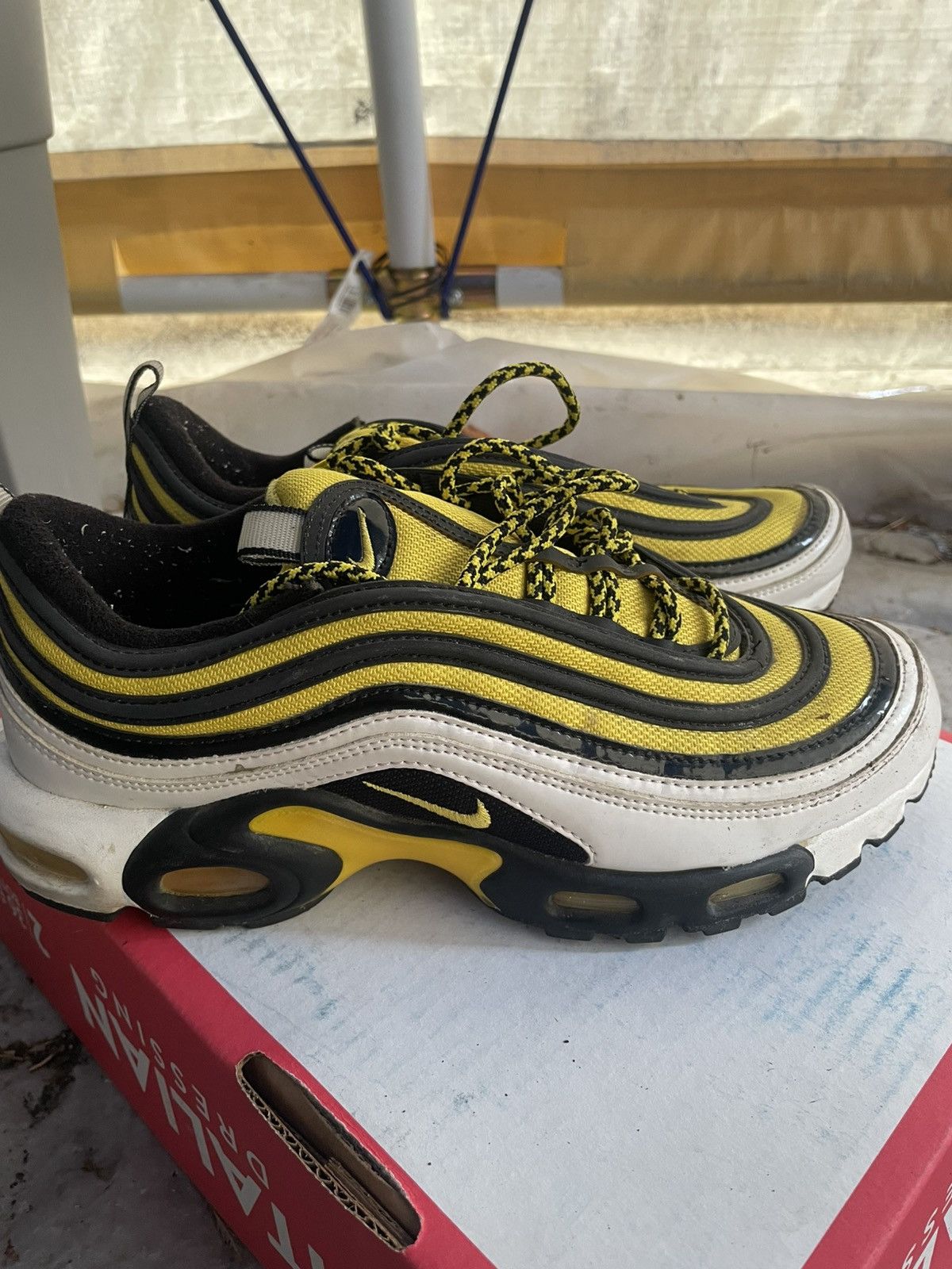 Nike Nike Air Max 97 trainers in yellow and black Size US 9 / EU 42 - 3 Thumbnail